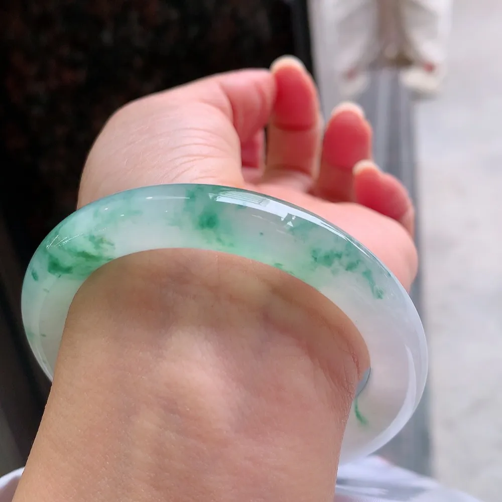 圆条高冰飘花 无瑕 尺寸:54.1/10.1 花美 种水好