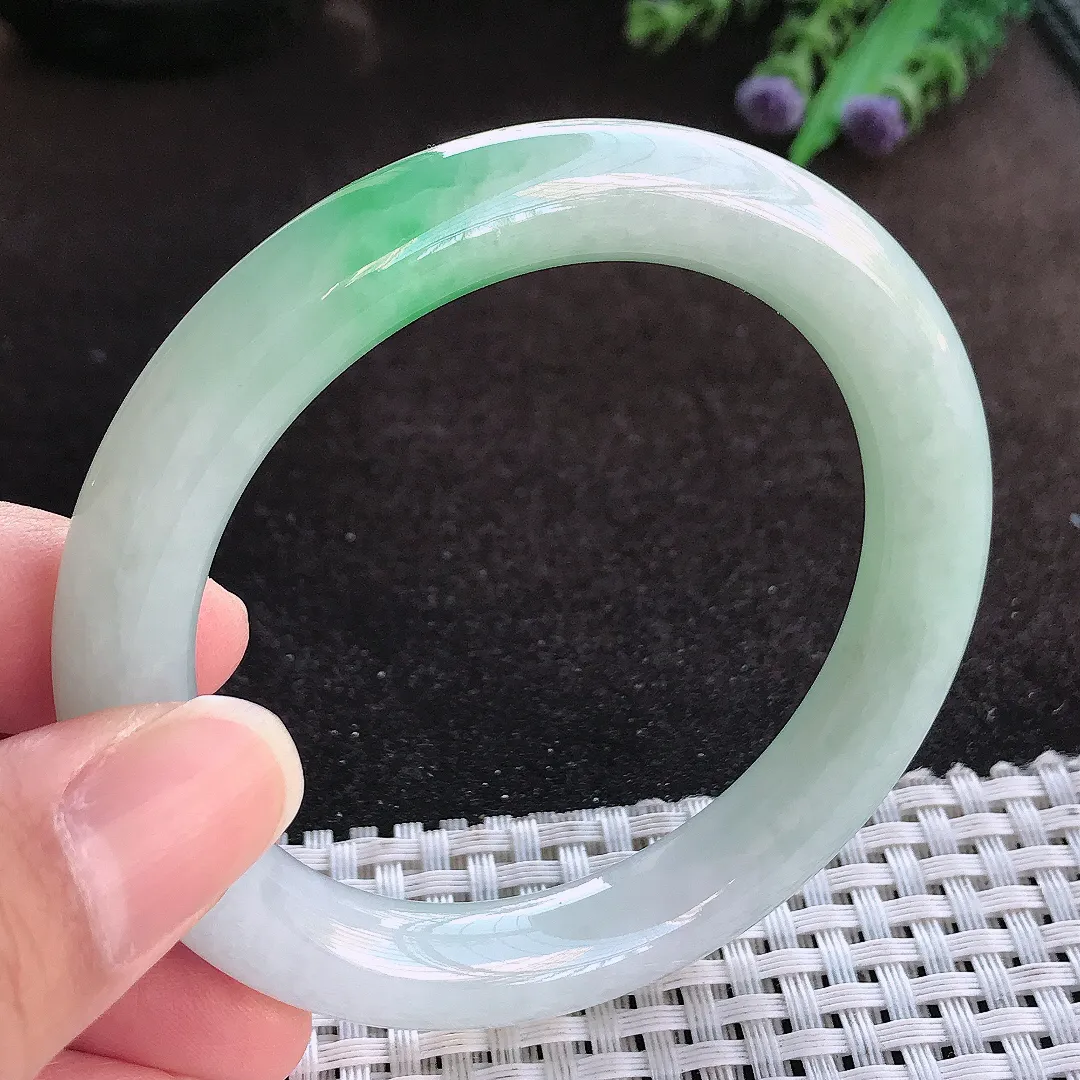 天然a货翡翠55/9.6/9.4老坑冰润起胶飘绿圆条手镯玉手镯