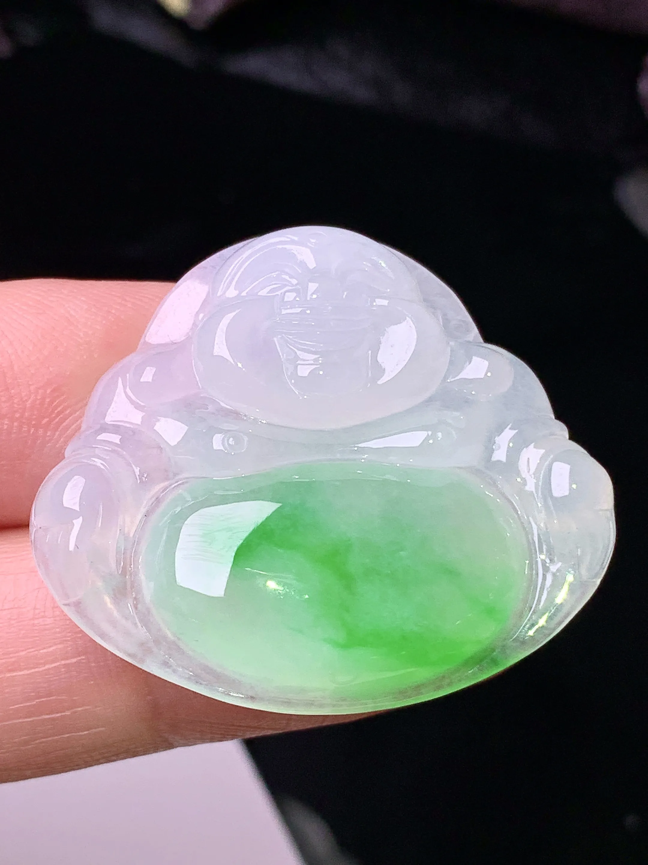 飘绿佛公吊坠 玉质细腻 色泽清新艳丽 整体尺寸29.2*33.3*6