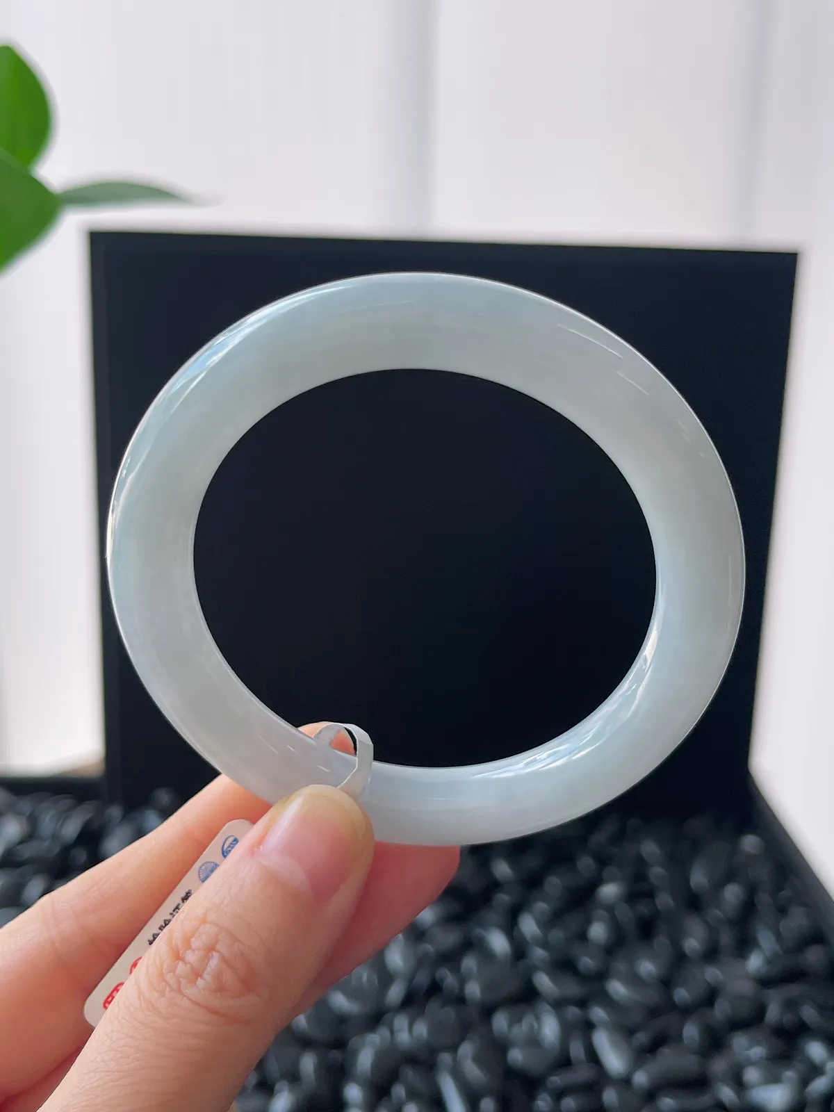 圆镯53圈口，翡翠糯化种淡蓝色手镯