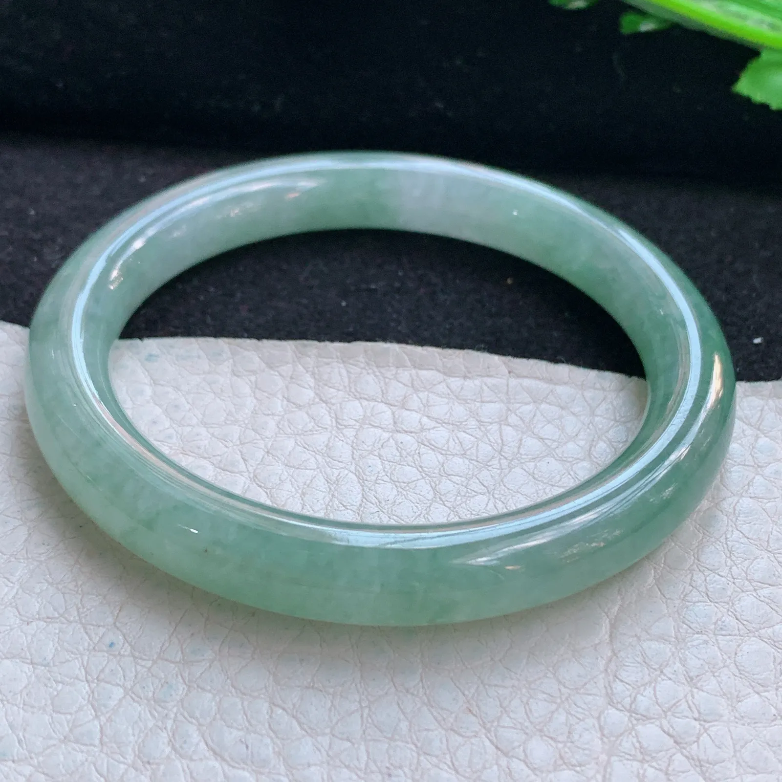 n小圈口53*8.3叮当镯 天然缅甸翡翠冰胶水灵圆条玉手镯 美人镯