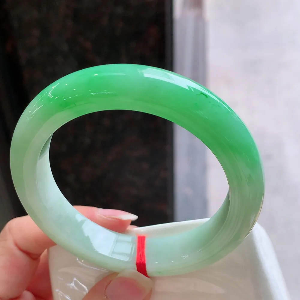 正圈冰糯阳绿 无瑕 尺寸:57.6/13/9.9 色阳