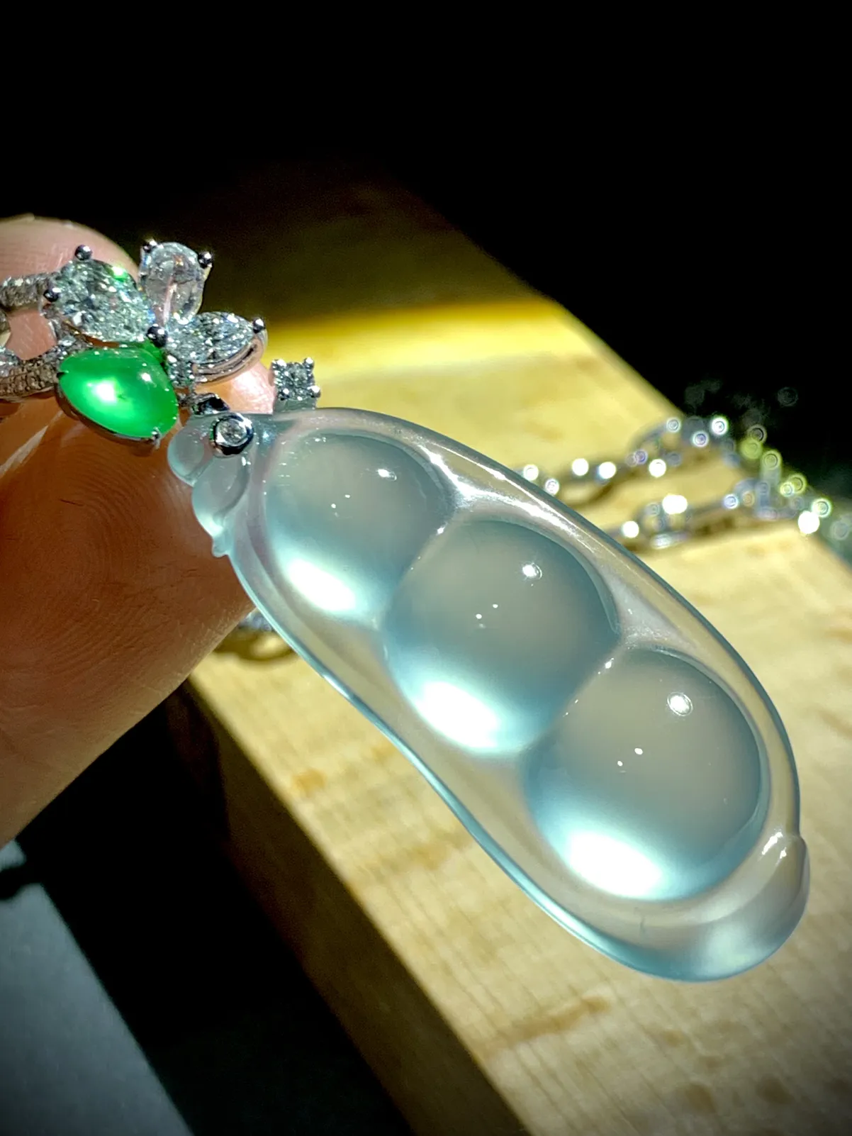 高质量四季平安豆子，裸石39.5-17-8.2mm，
9.42g，18K金，南非钻，不配图链