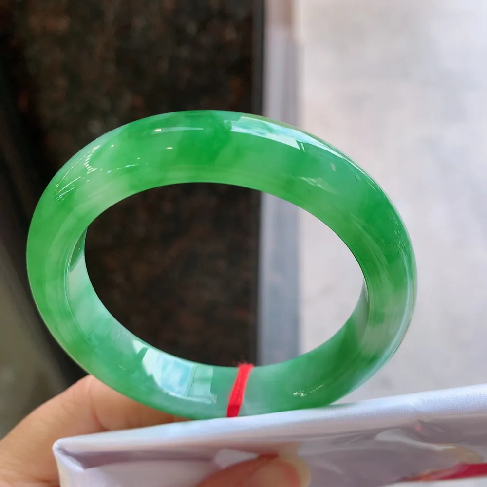 正圈高冰阳绿 无瑕 尺寸:54.8/12.2/9.1 种色俱佳