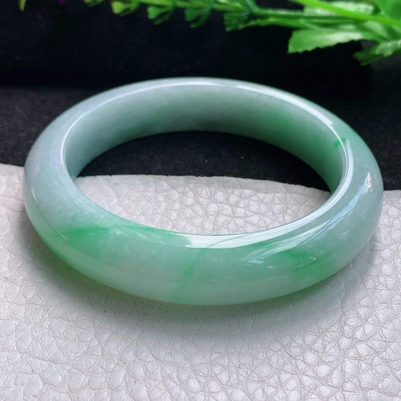 js自然光55*12.5*8.5平安镯 缅甸翡翠a货玉手镯清3飘绿活跃宽边珠宝玉手环