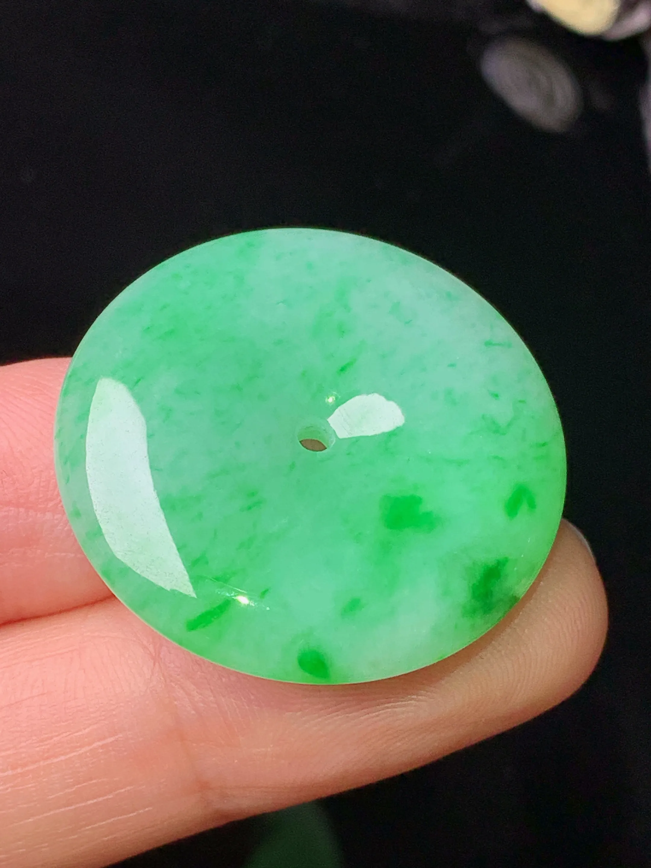 翠绿平安扣吊坠 玉质细腻 色泽清新艳丽 整体尺寸27.8*5.7