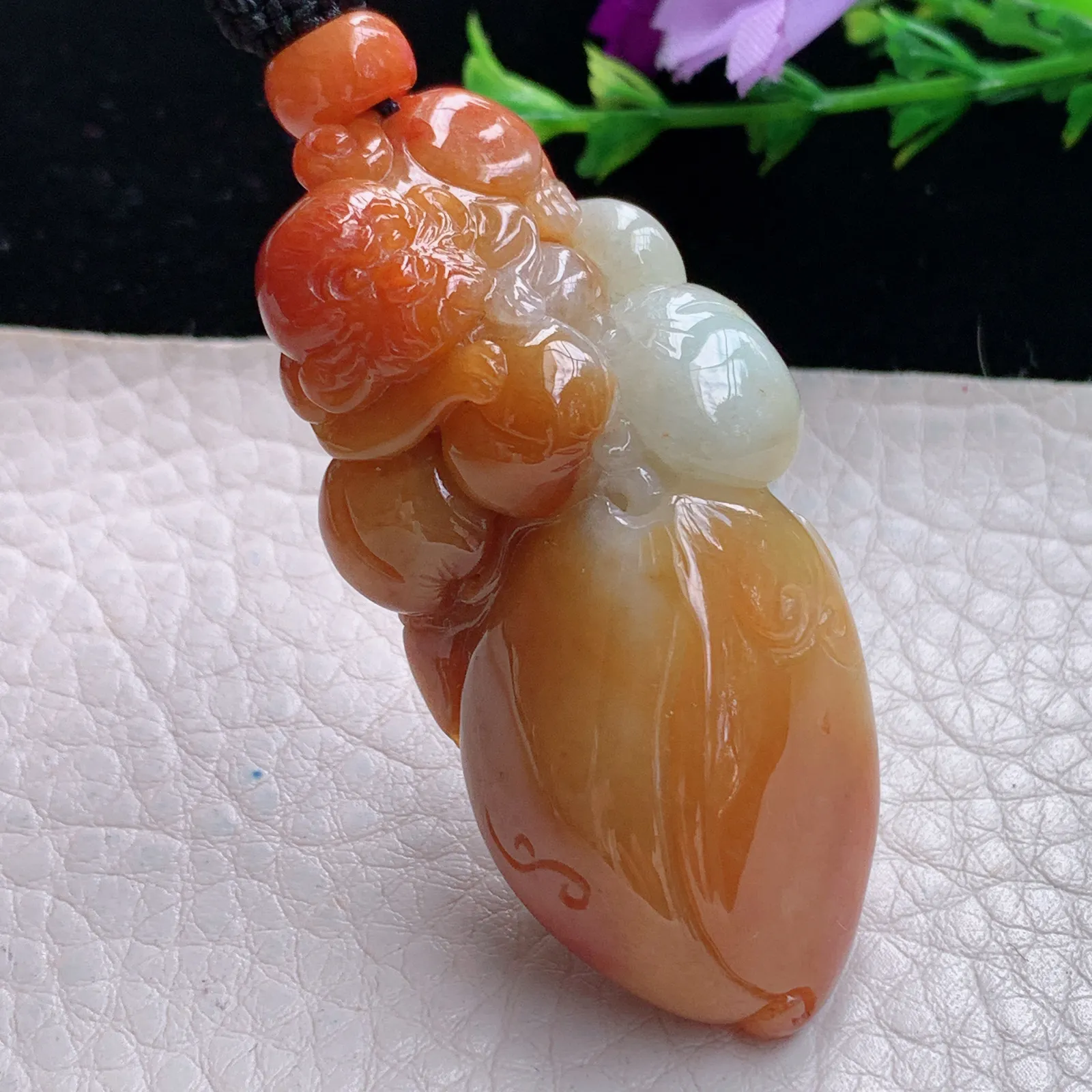 mut自然光53.5*24.5*17.6天然缅甸翡翠冰红灵猴抱寿桃玉吊坠 玉挂件