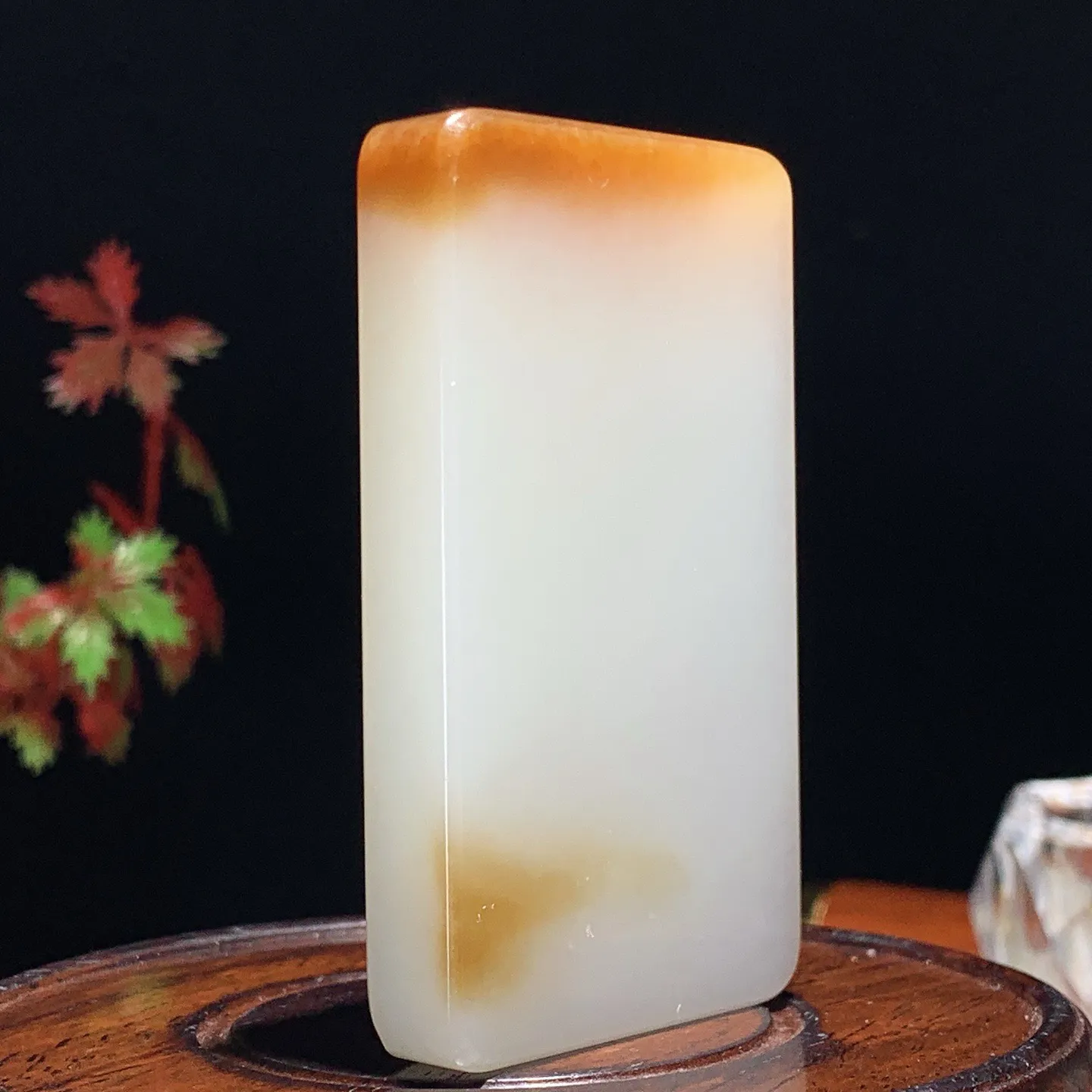 收藏级！新疆和田玉羊脂白且末糖平安无事牌挂件。尺寸67/41/10重74.5克。玉质细腻油润！手推出油。佩戴高端典雅。lt251119