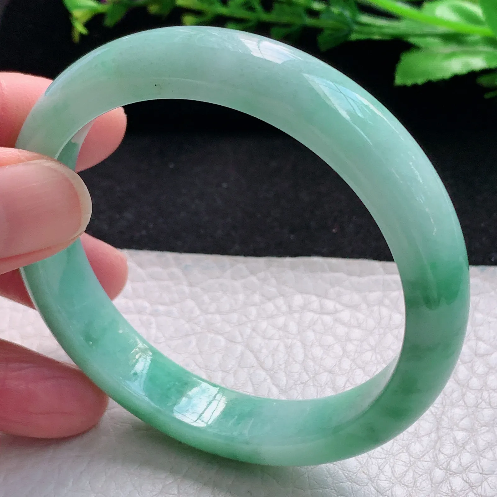 js自然光55.5*12*7.5平安镯 缅甸翡翠a货玉手镯飘绿宽边珠宝玉手环