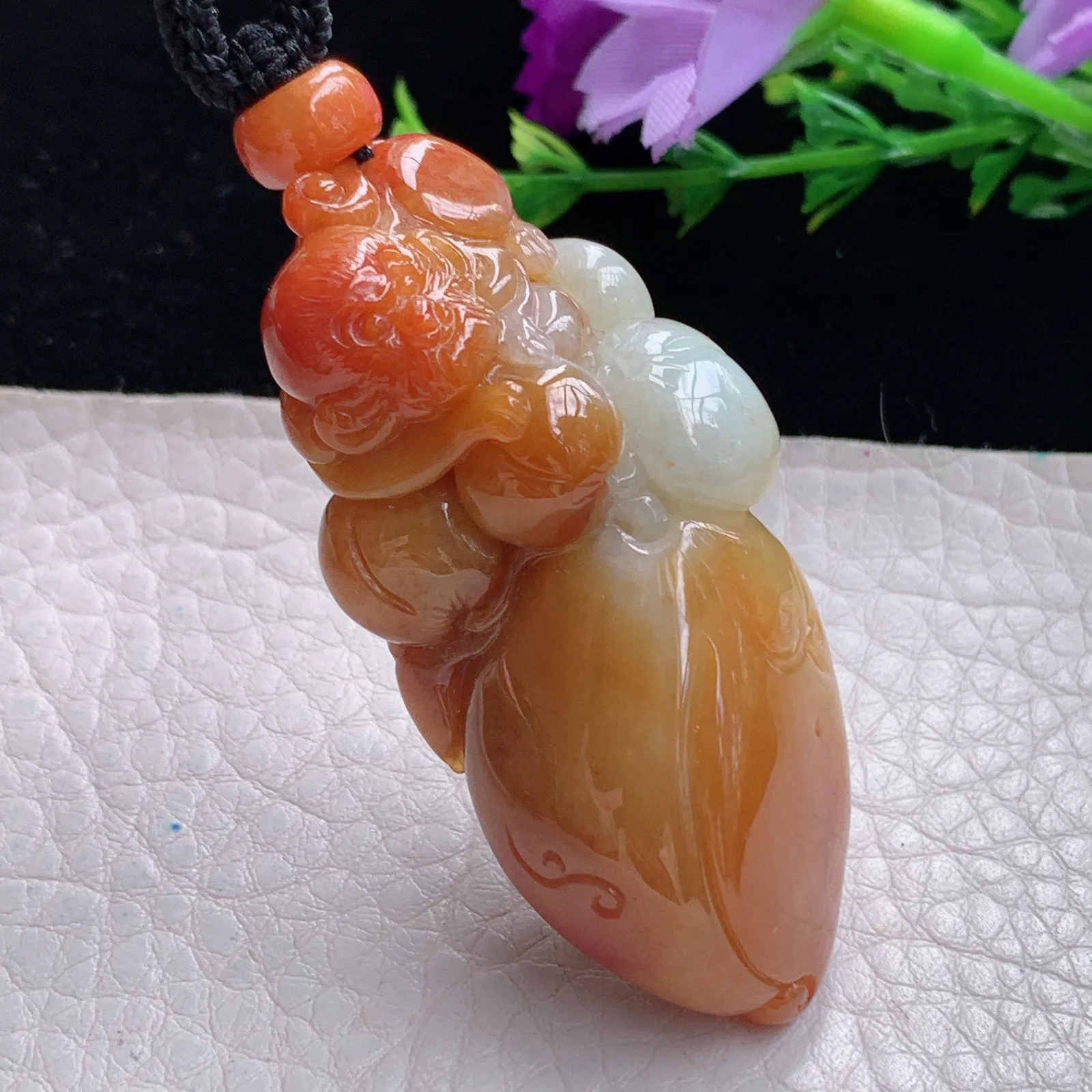 mut自然光53.5*24.5*17.6天然缅甸翡翠冰红灵猴抱寿桃玉吊坠 玉挂件