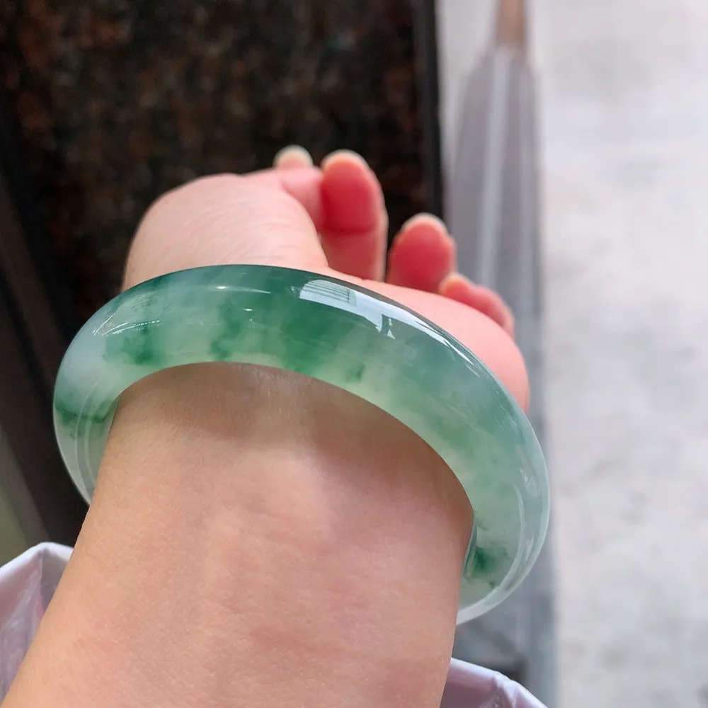 正圈高冰飘花 无瑕 尺寸:54.1/12.4/9.1 花美