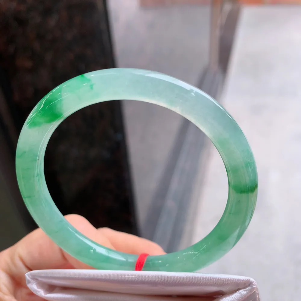 圆条高冰阳绿 无瑕 尺寸:55.7/7.7/8.2 种色兼备