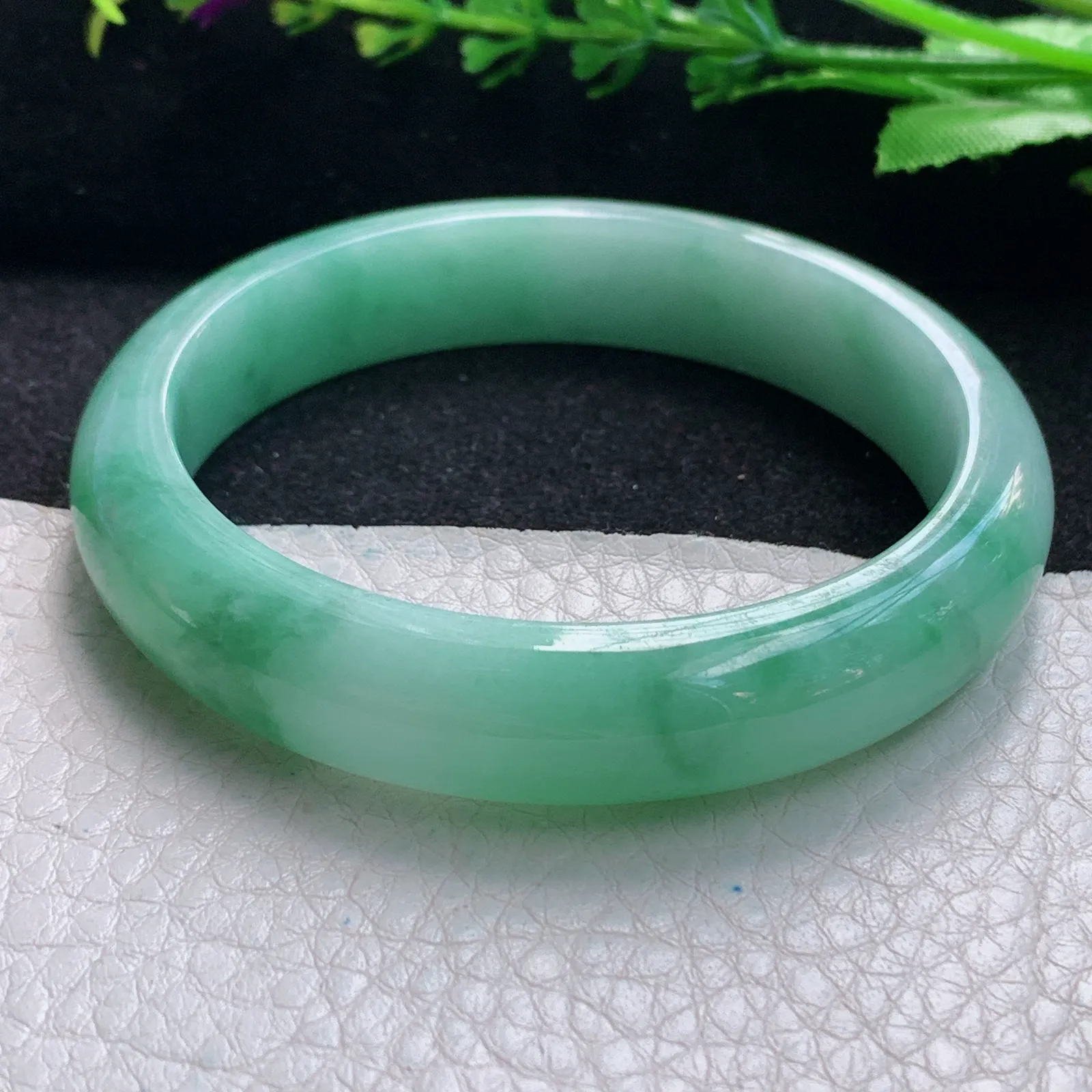 js自然光55.5*12*7.5平安镯 缅甸翡翠a货玉手镯飘绿宽边珠宝玉手环