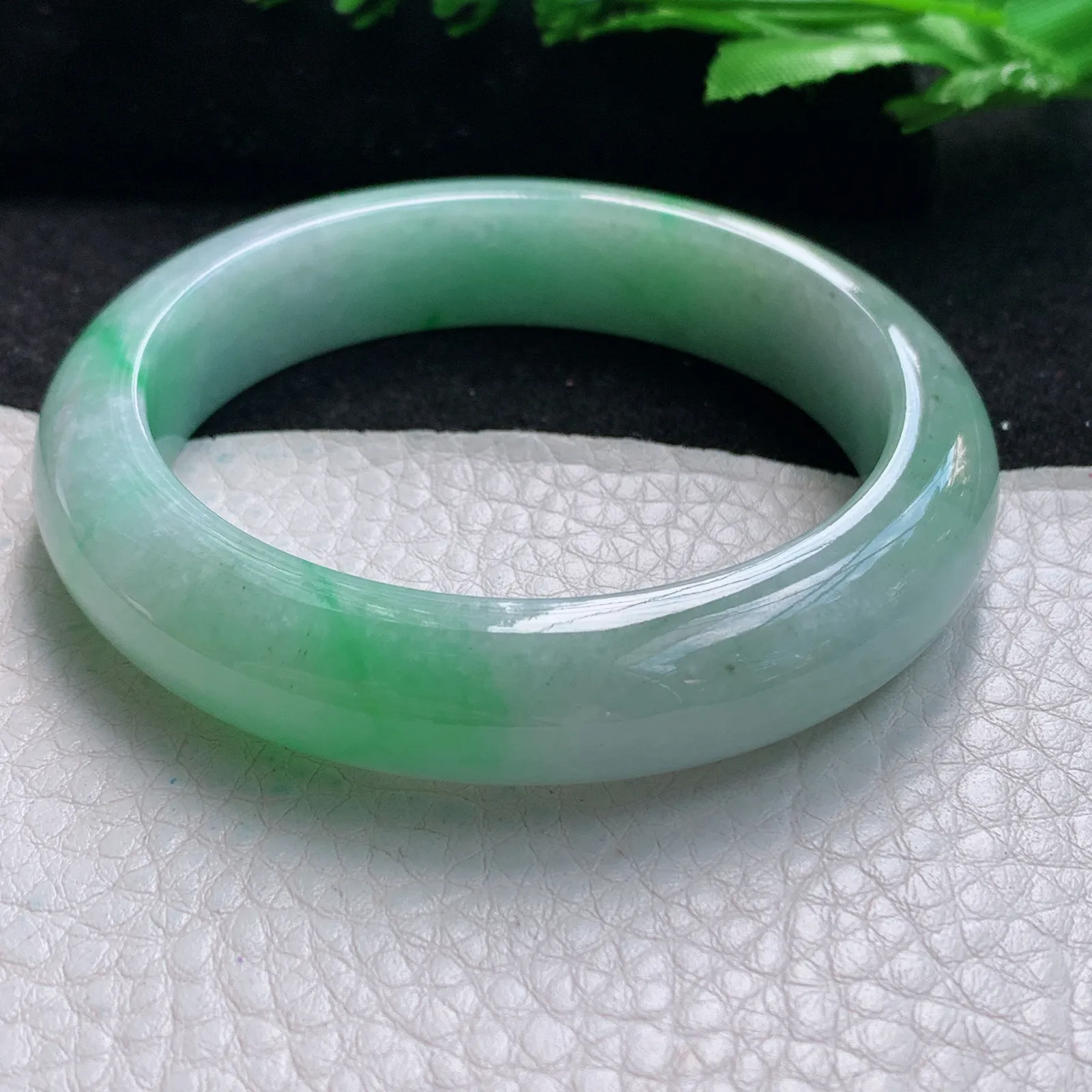 js自然光55*12.5*8.5平安镯 缅甸翡翠a货玉手镯清3飘绿活跃宽边珠宝玉手环