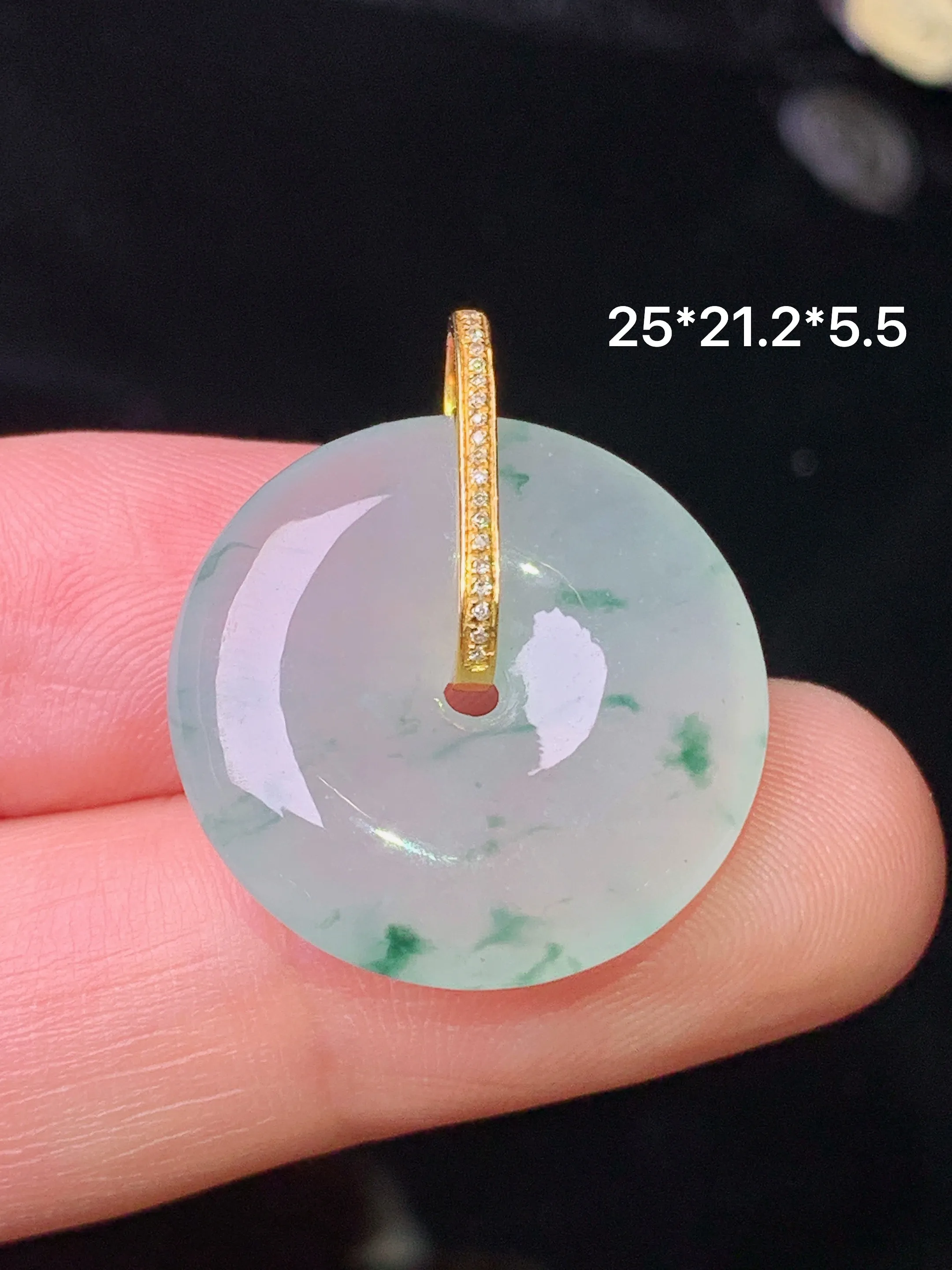 18k金钻镶嵌飘绿平安扣吊坠 玉质细腻 色泽清新艳丽 整体尺寸25*21.2*5.5