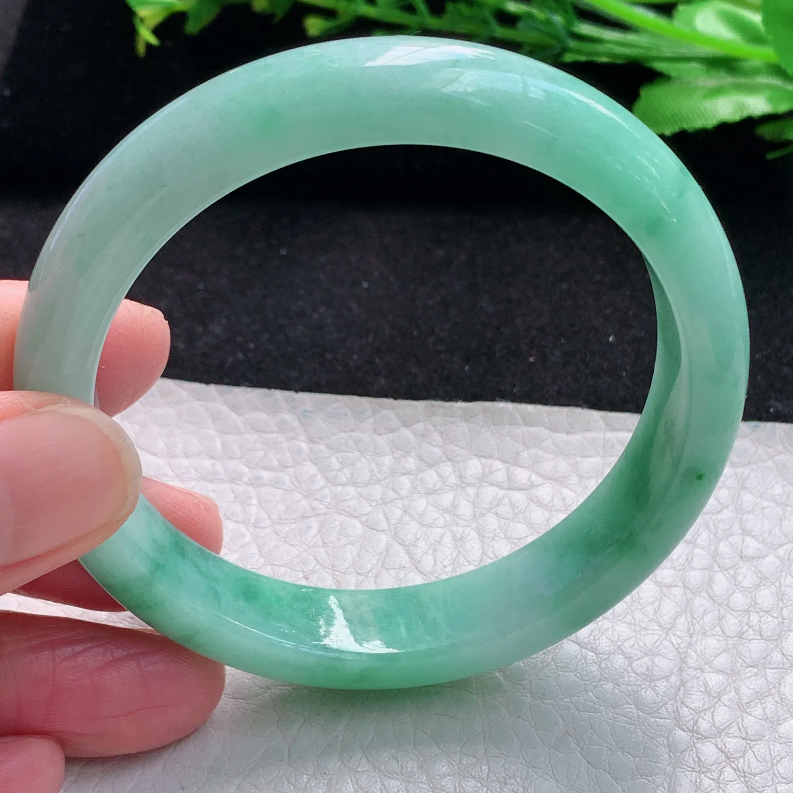 js自然光55.5*12*7.5平安镯 缅甸翡翠a货玉手镯飘绿宽边珠宝玉手环