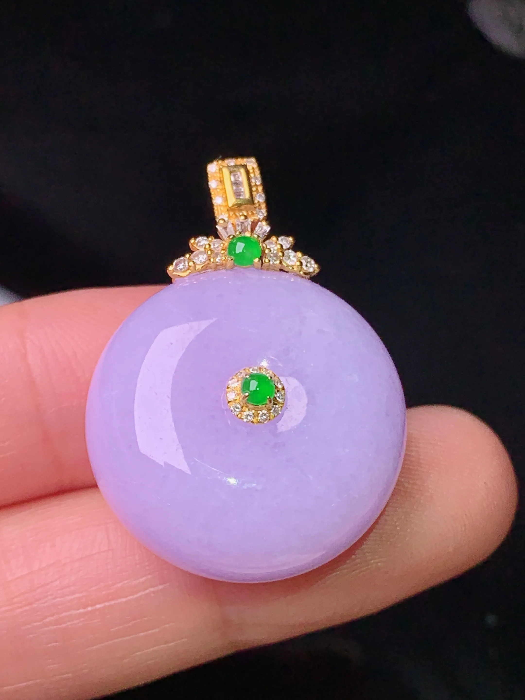 18k金钻镶嵌紫罗兰平安扣吊坠 玉质细腻 色泽清新艳丽 整体尺寸30.7*22*12.3