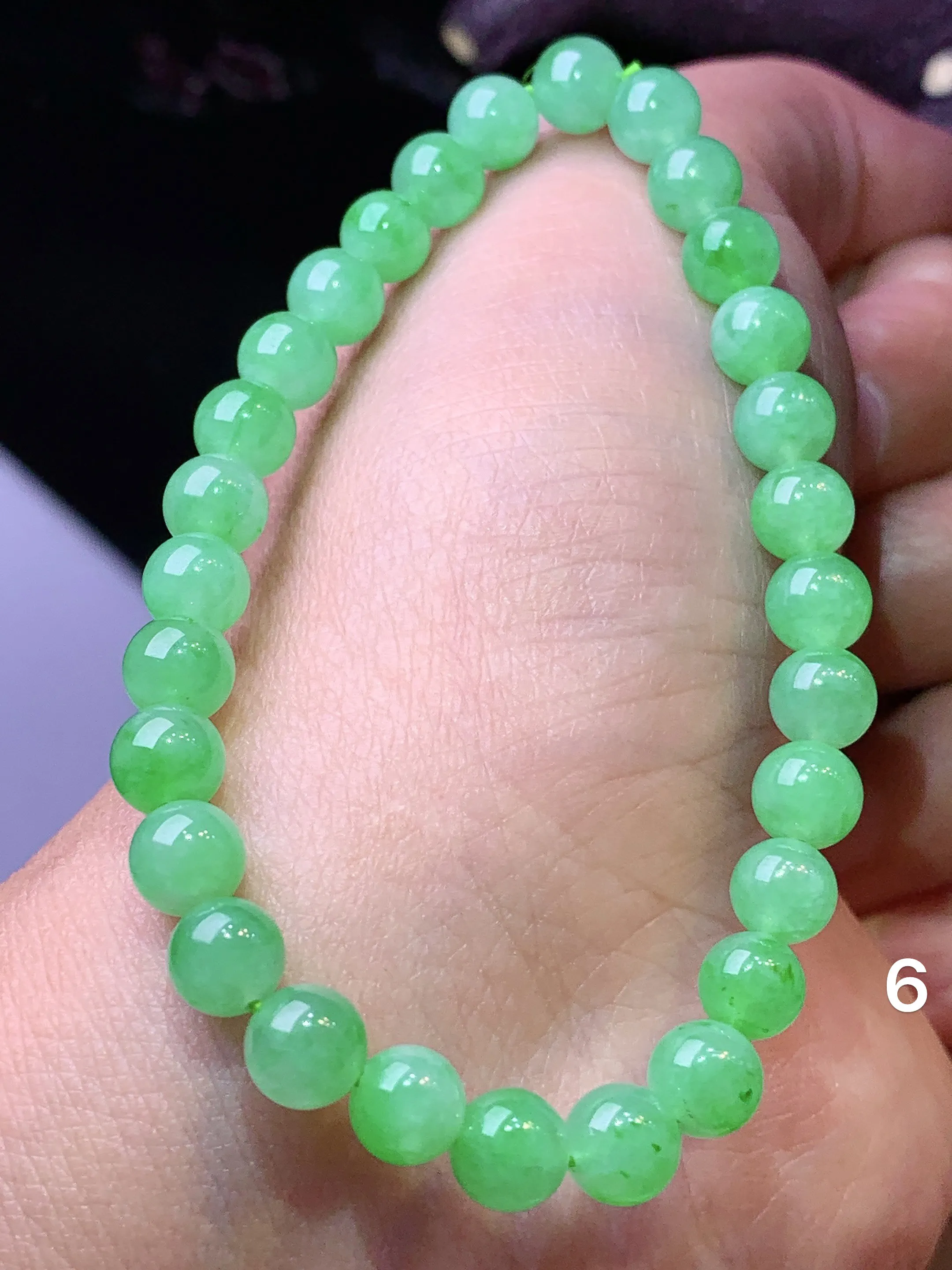翠绿圆珠手链 玉质细腻 色泽清新艳丽 整体尺寸6