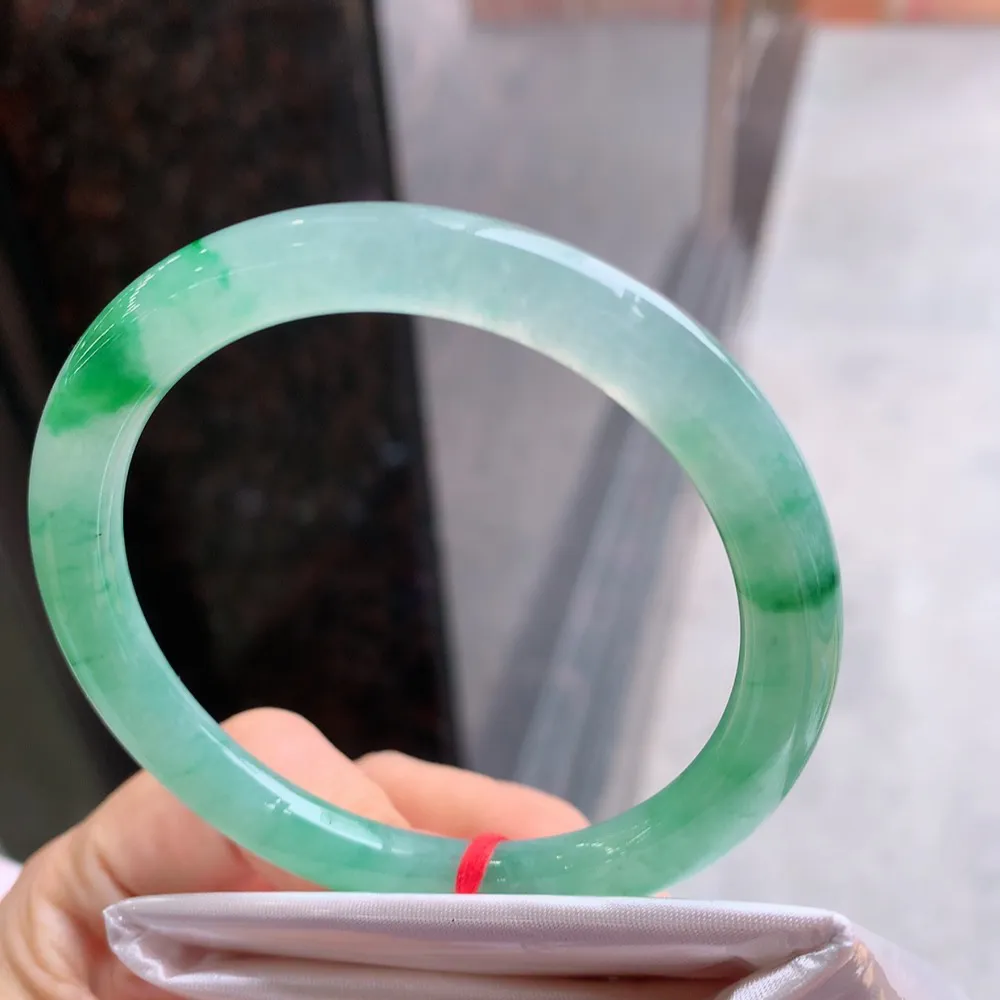 圆条高冰阳绿 无瑕 尺寸:55.7/7.7/8.2 种色兼备