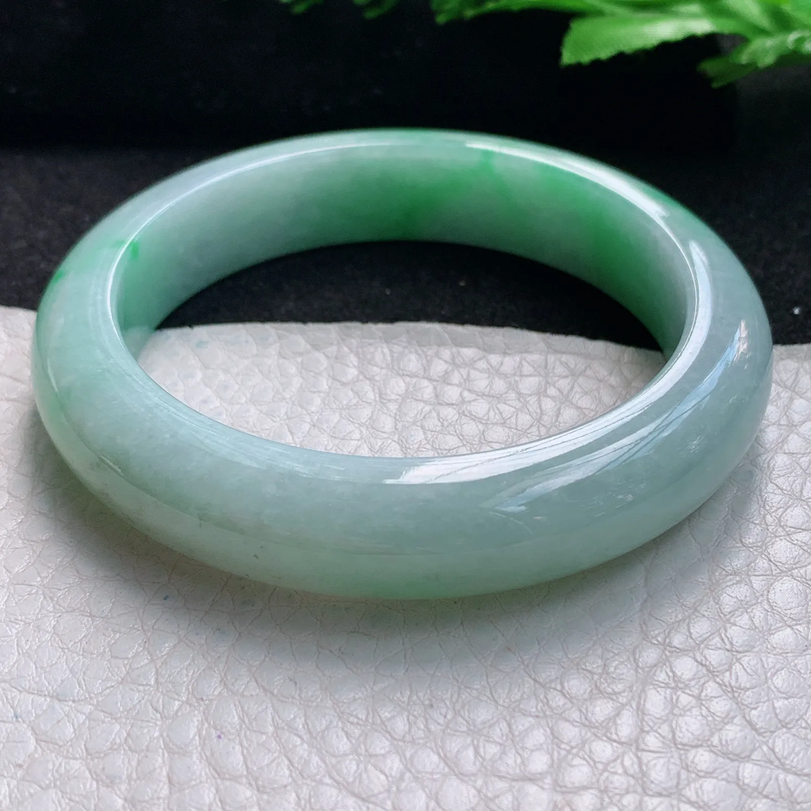 js自然光55*12.5*8.5平安镯 缅甸翡翠a货玉手镯清3飘绿活跃宽边珠宝玉手环