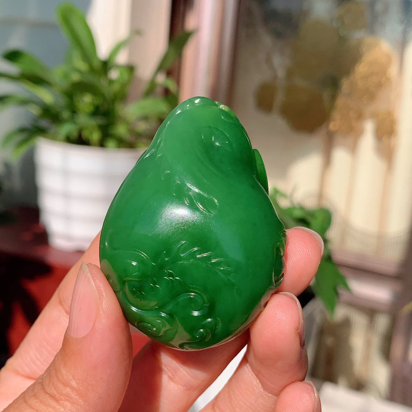 和田玉七号矿红皮料俄罗斯碧玉龙佑一方挂件。尺寸55/40/22重66克。玉质细腻油润。手推出油。品相大气。lt251120