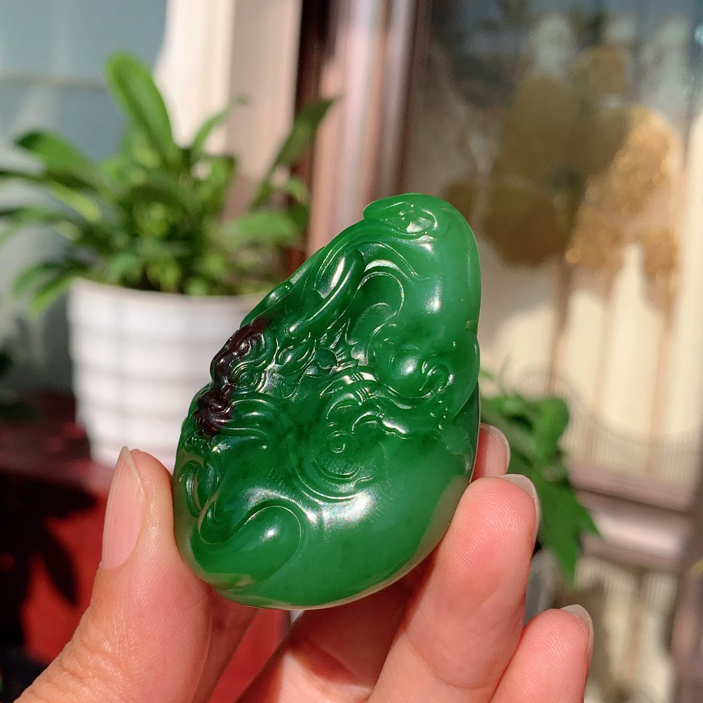 和田玉七号矿红皮料俄罗斯碧玉龙佑一方挂件。尺寸55/40/22重66克。玉质细腻油润。手推出油。品相大气。lt251120