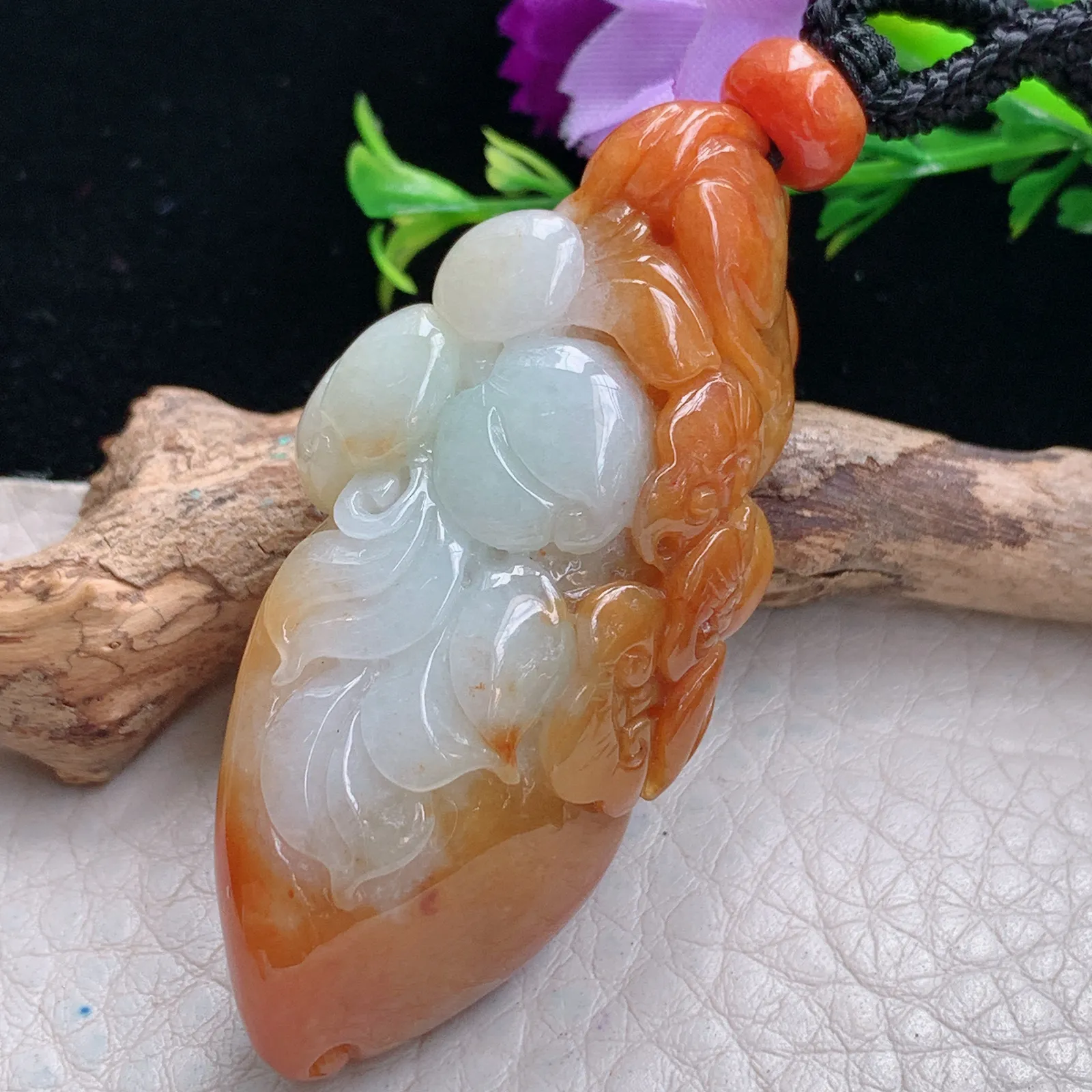 mut自然光53.5*24.5*17.6天然缅甸翡翠冰红灵猴抱寿桃玉吊坠 玉挂件