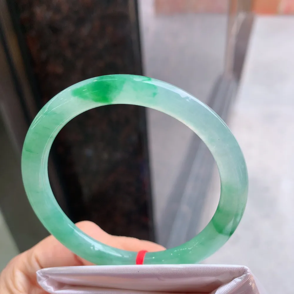 圆条高冰阳绿 无瑕 尺寸:55.7/7.7/8.2 种色兼备