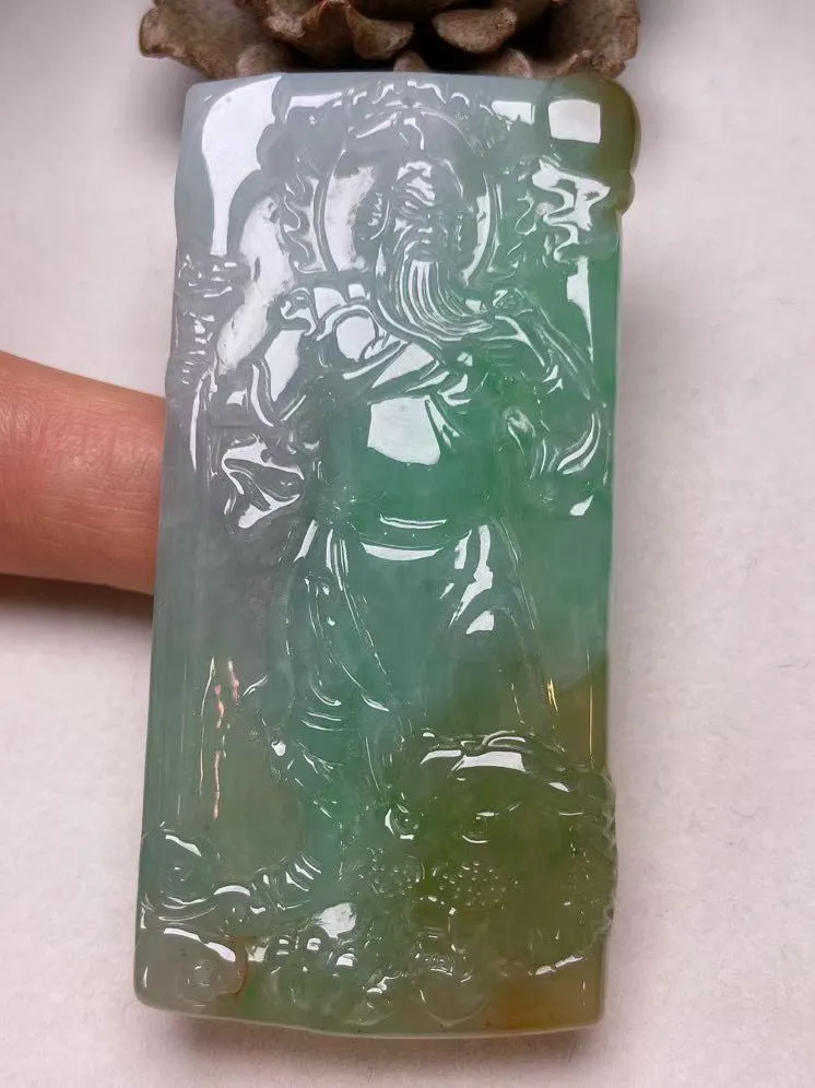 冰糯种三彩【关二爷】吊坠，种水好，玉质细腻 ，卖相好‘.