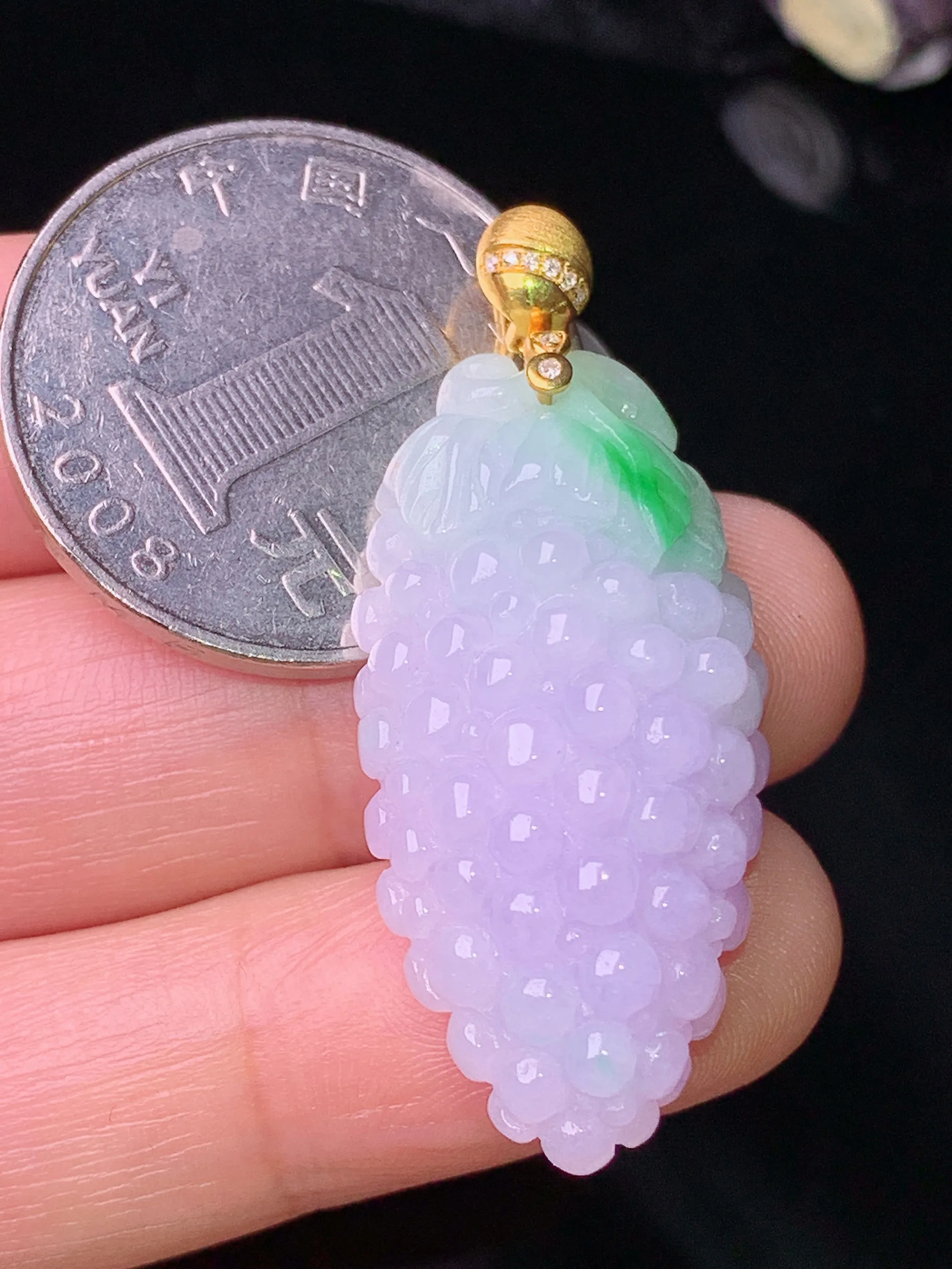 18k金钻镶嵌紫罗兰葡萄吊坠 玉质细腻 色泽清新艳丽 整体尺寸40.2*16.8*9.2