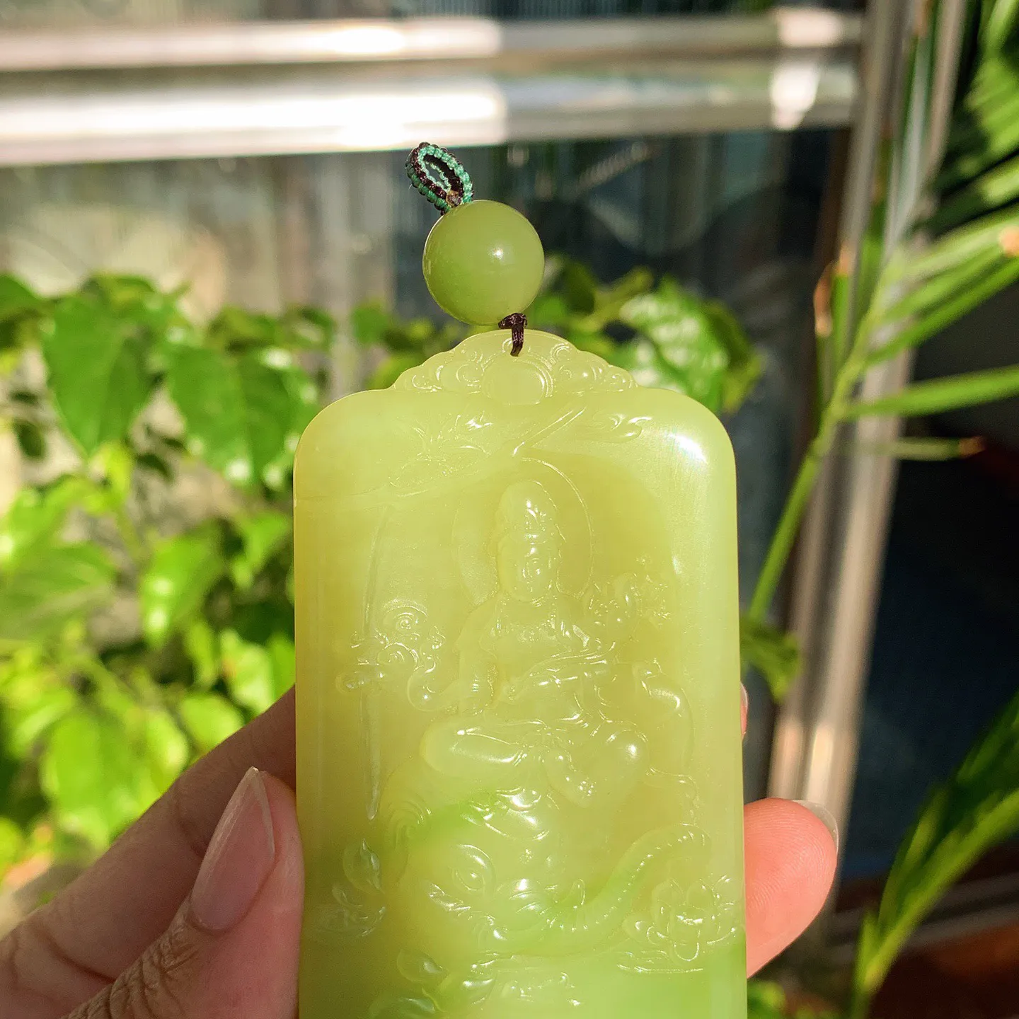 新疆和田玉若羌黄口料翠青普贤菩萨牌子挂件。尺寸80/45/12重93.8克。玉质细腻油润。手推出油。品相大气。lt251120