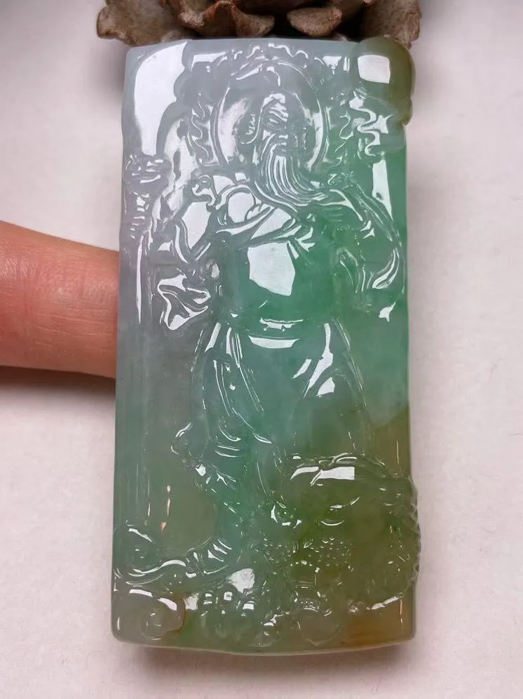 冰糯种三彩【关二爷】吊坠，种水好，玉质细腻 ，卖相好‘.