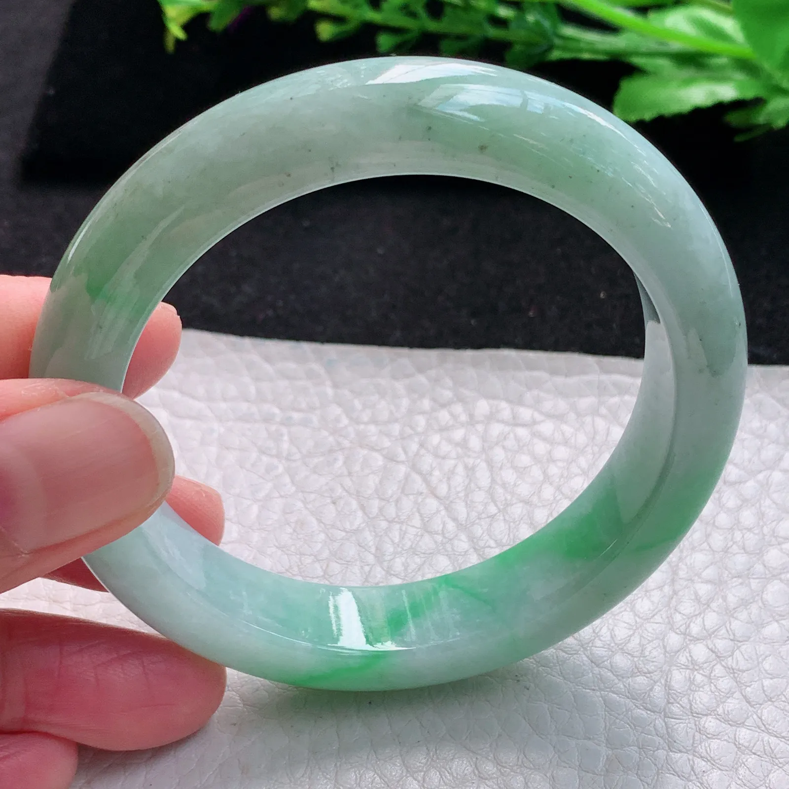 js自然光55*12.5*8.5平安镯 缅甸翡翠a货玉手镯清3飘绿活跃宽边珠宝玉手环