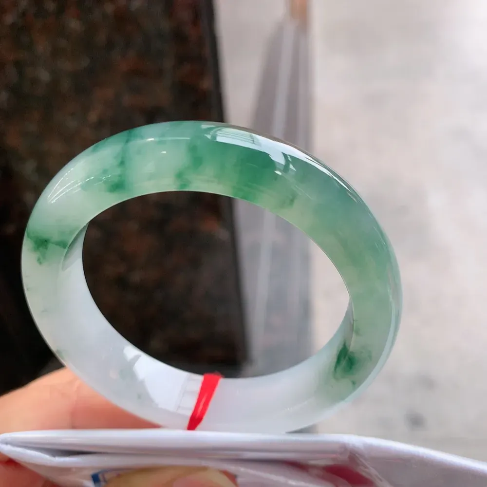 正圈高冰飘花 无瑕 尺寸:54.1/12.4/9.1 花美