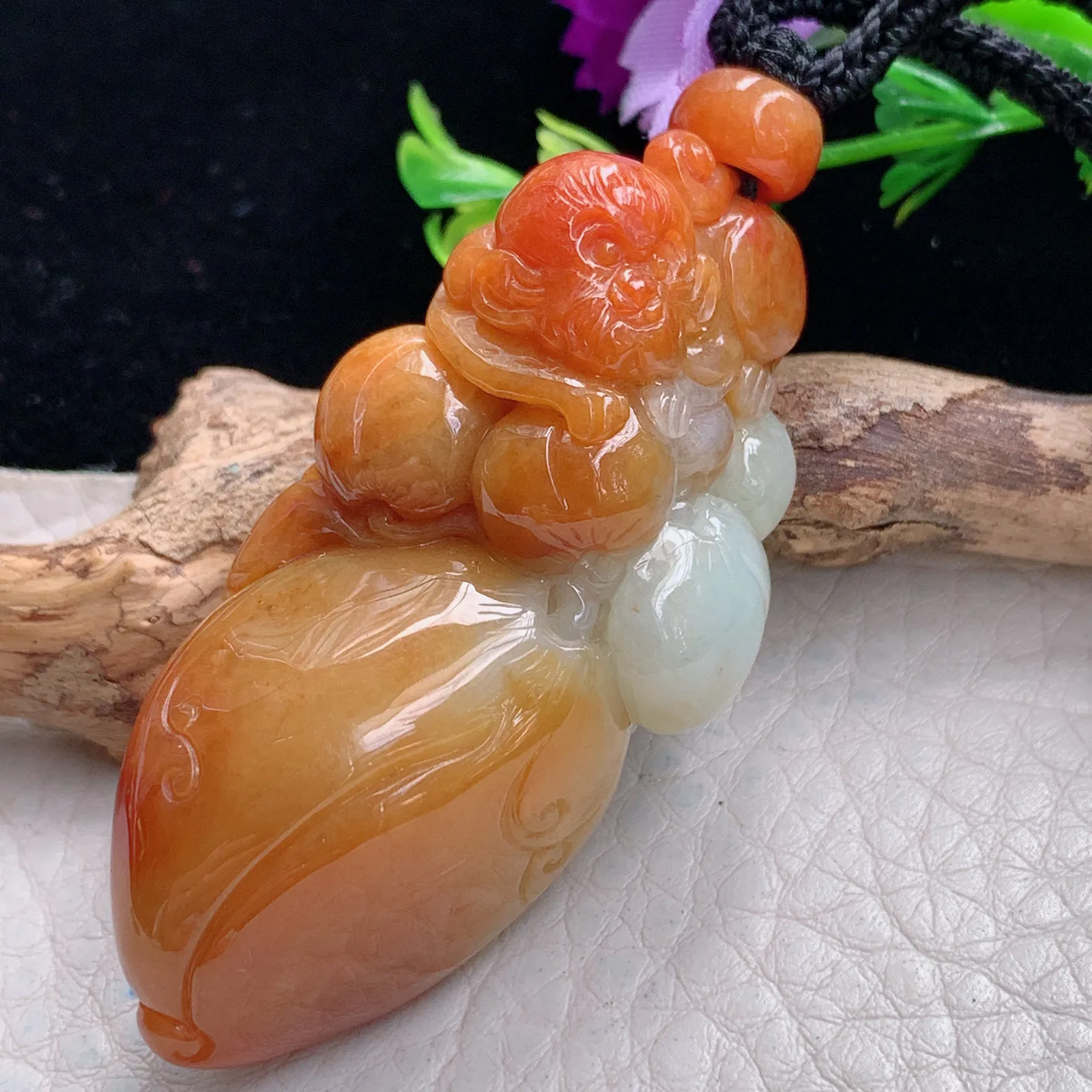 mut自然光53.5*24.5*17.6天然缅甸翡翠冰红灵猴抱寿桃玉吊坠 玉挂件