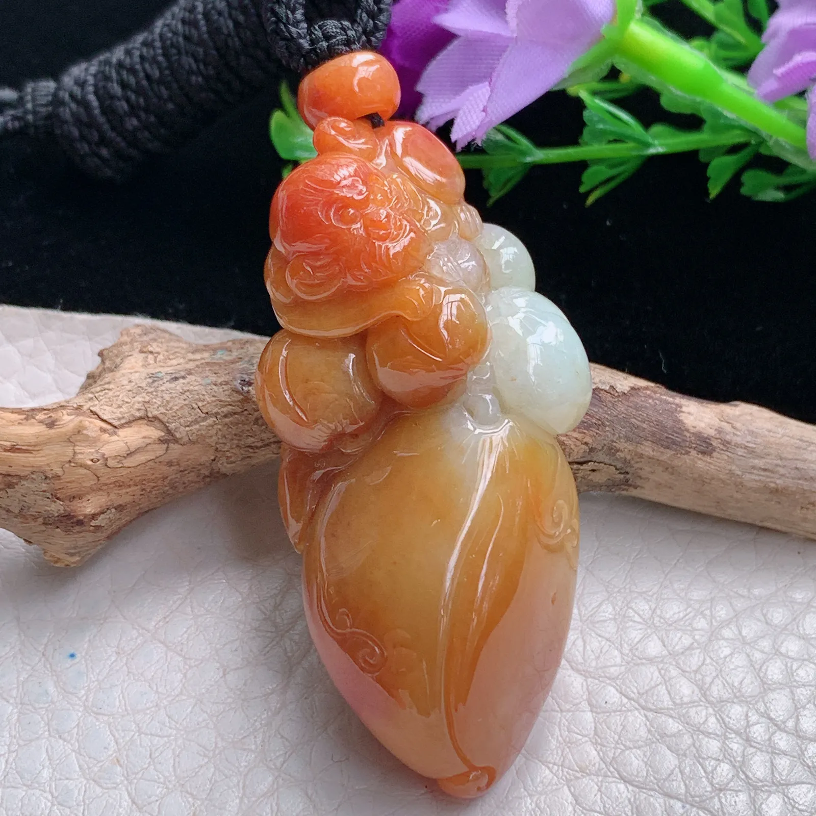 mut自然光53.5*24.5*17.6天然缅甸翡翠冰红灵猴抱寿桃玉吊坠 玉挂件