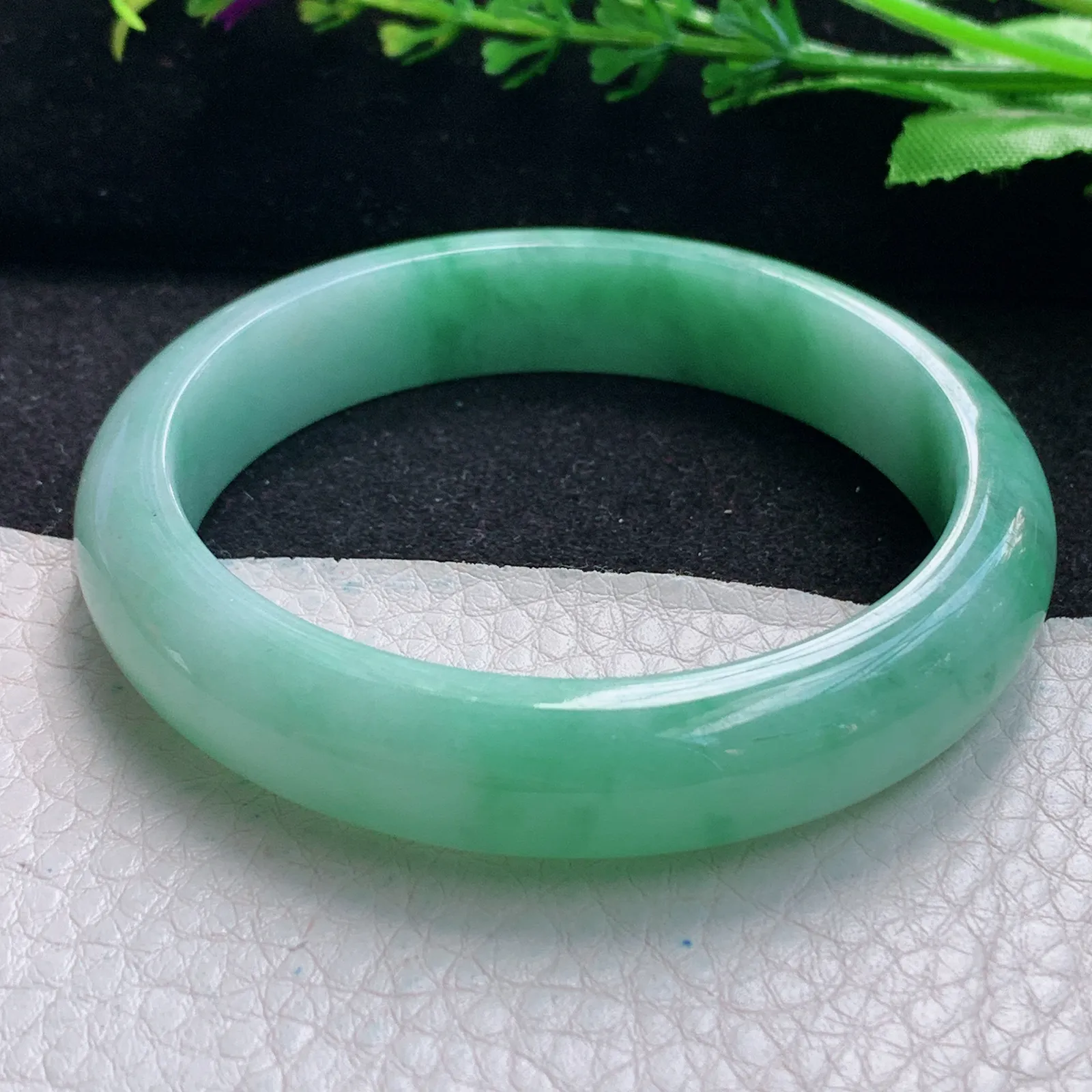 js自然光55.5*12*7.5平安镯 缅甸翡翠a货玉手镯飘绿宽边珠宝玉手环