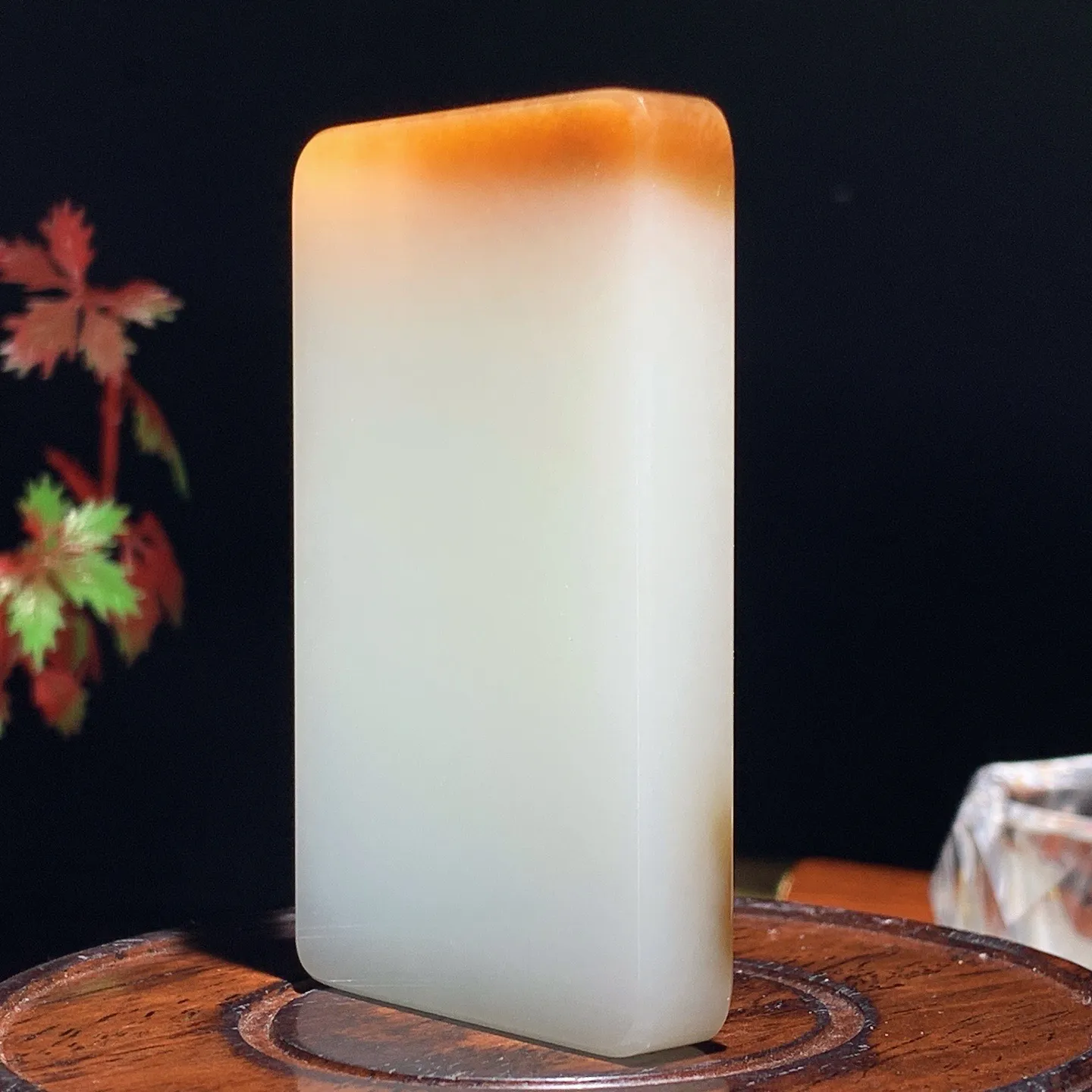 收藏级！新疆和田玉羊脂白且末糖平安无事牌挂件。尺寸67/41/10重74.5克。玉质细腻油润！手推出油。佩戴高端典雅。lt251119