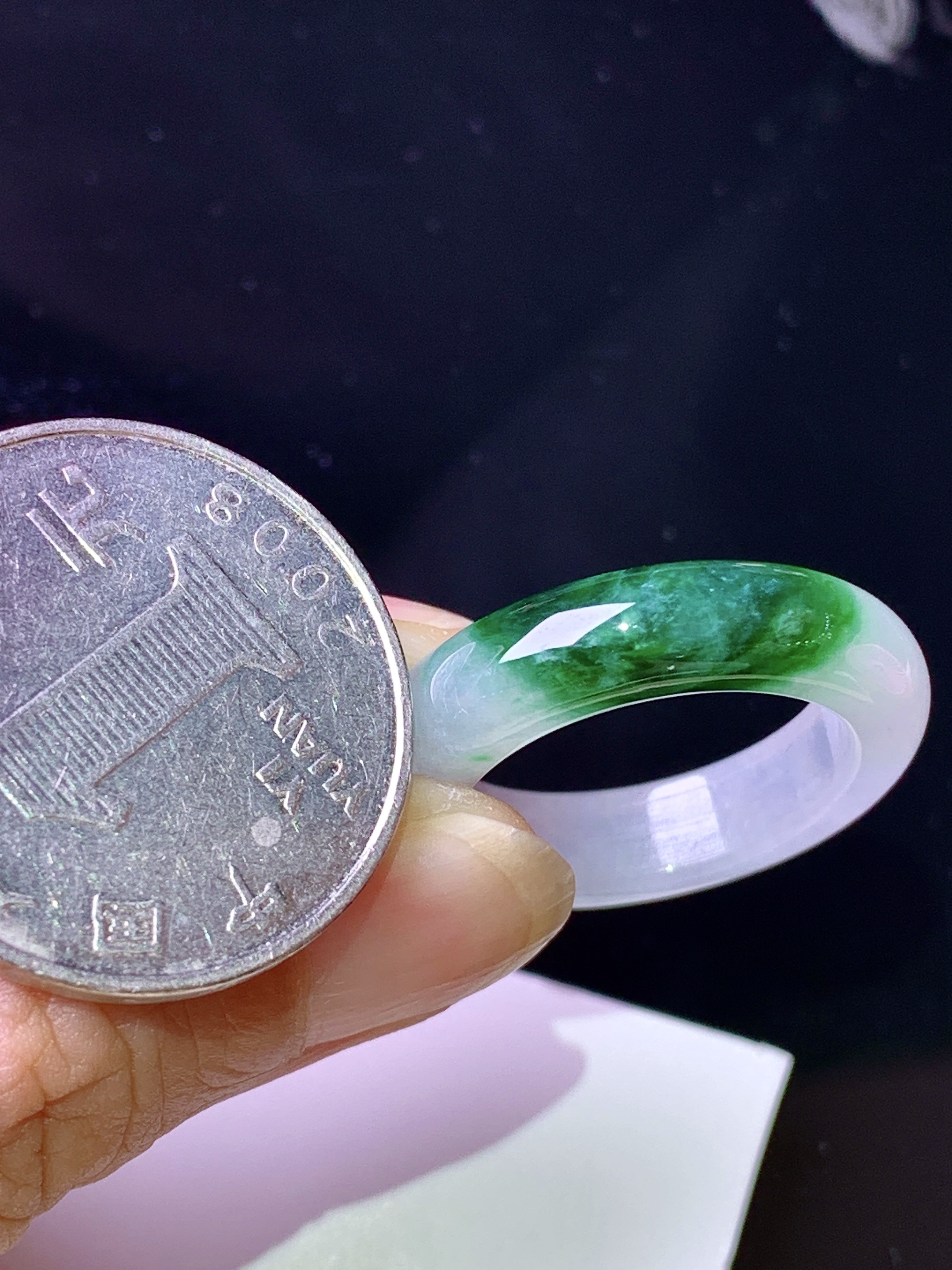 飘绿指环 玉质细腻 色泽清新艳丽 圈口17 整体尺寸26.3*5.5*4.2