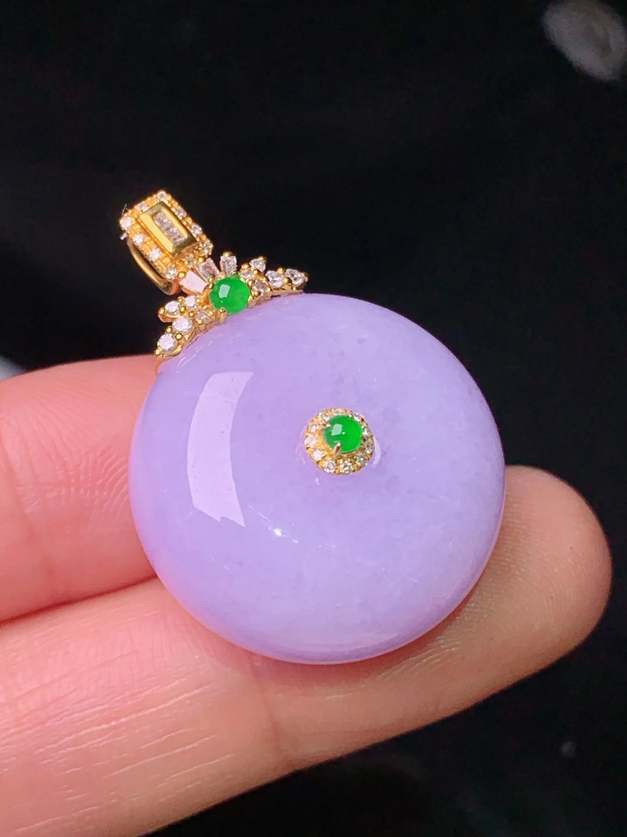 18k金钻镶嵌紫罗兰平安扣吊坠 玉质细腻 色泽清新艳丽 整体尺寸30.7*22*12.3