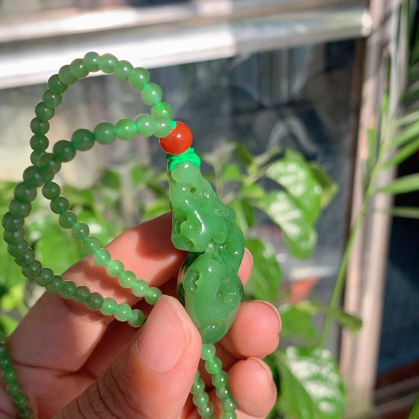 和田玉阳绿俄罗斯碧玉太湖石挂件。尺寸46/26/14重29克。玉质细腻油润。手推出油。品相大气。lt251120