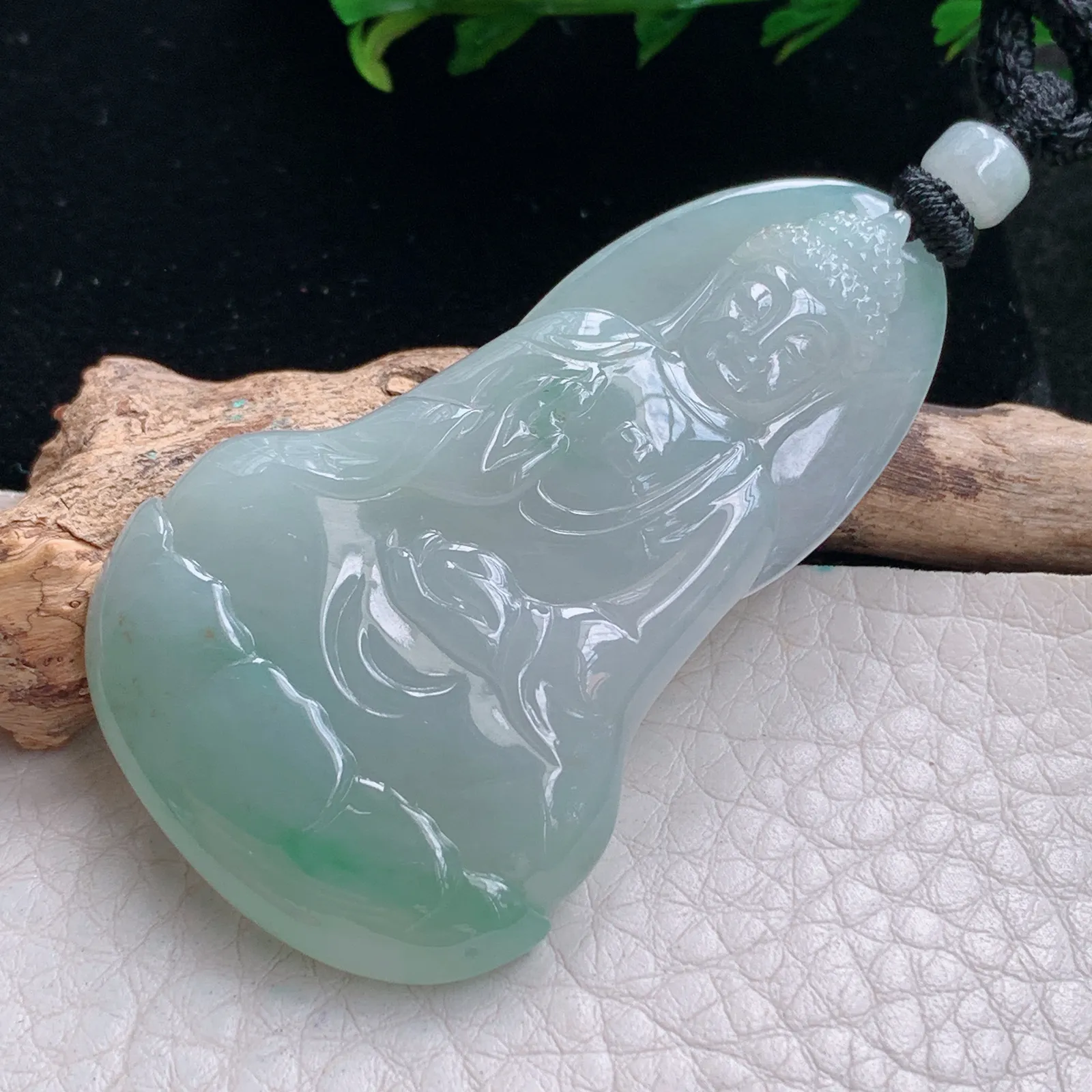 mut自然光55.5*32.3*5.7天然缅甸翡翠飘绿大日如来佛祖玉吊坠 玉挂件