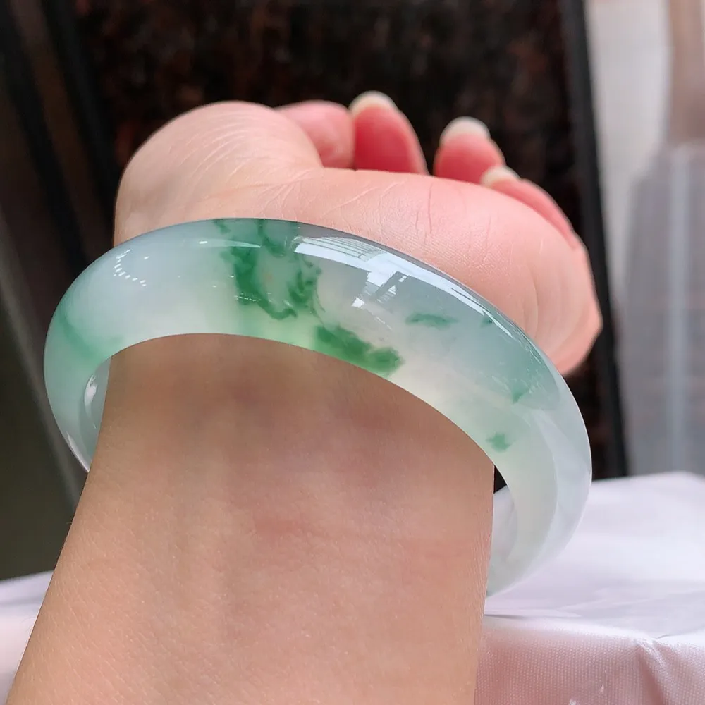 正圈冰玻绿花 无瑕 尺寸:56.1/14.9/8.2 花美 起刚光