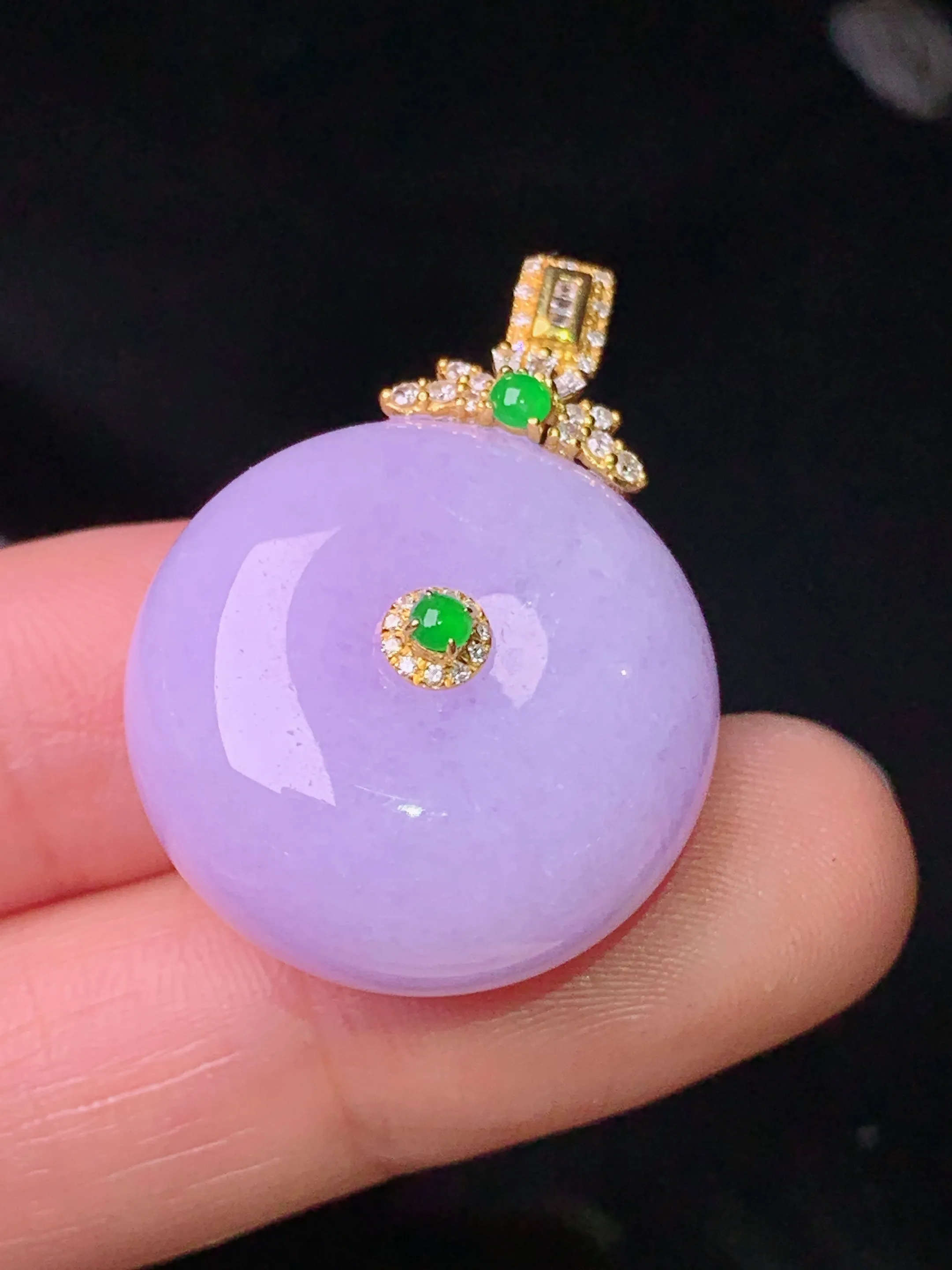 18k金钻镶嵌紫罗兰平安扣吊坠 玉质细腻 色泽清新艳丽 整体尺寸30.7*22*12.3