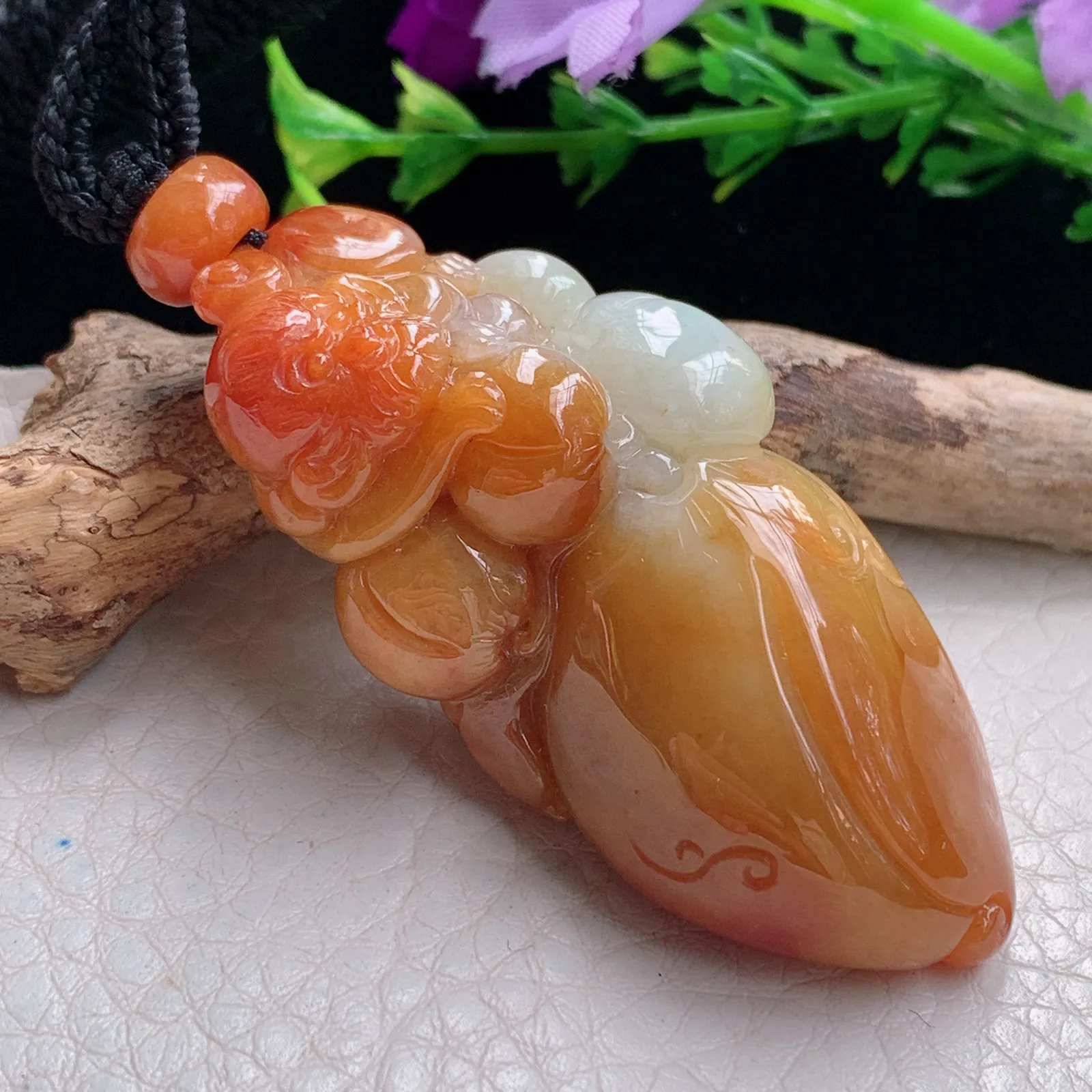 mut自然光53.5*24.5*17.6天然缅甸翡翠冰红灵猴抱寿桃玉吊坠 玉挂件