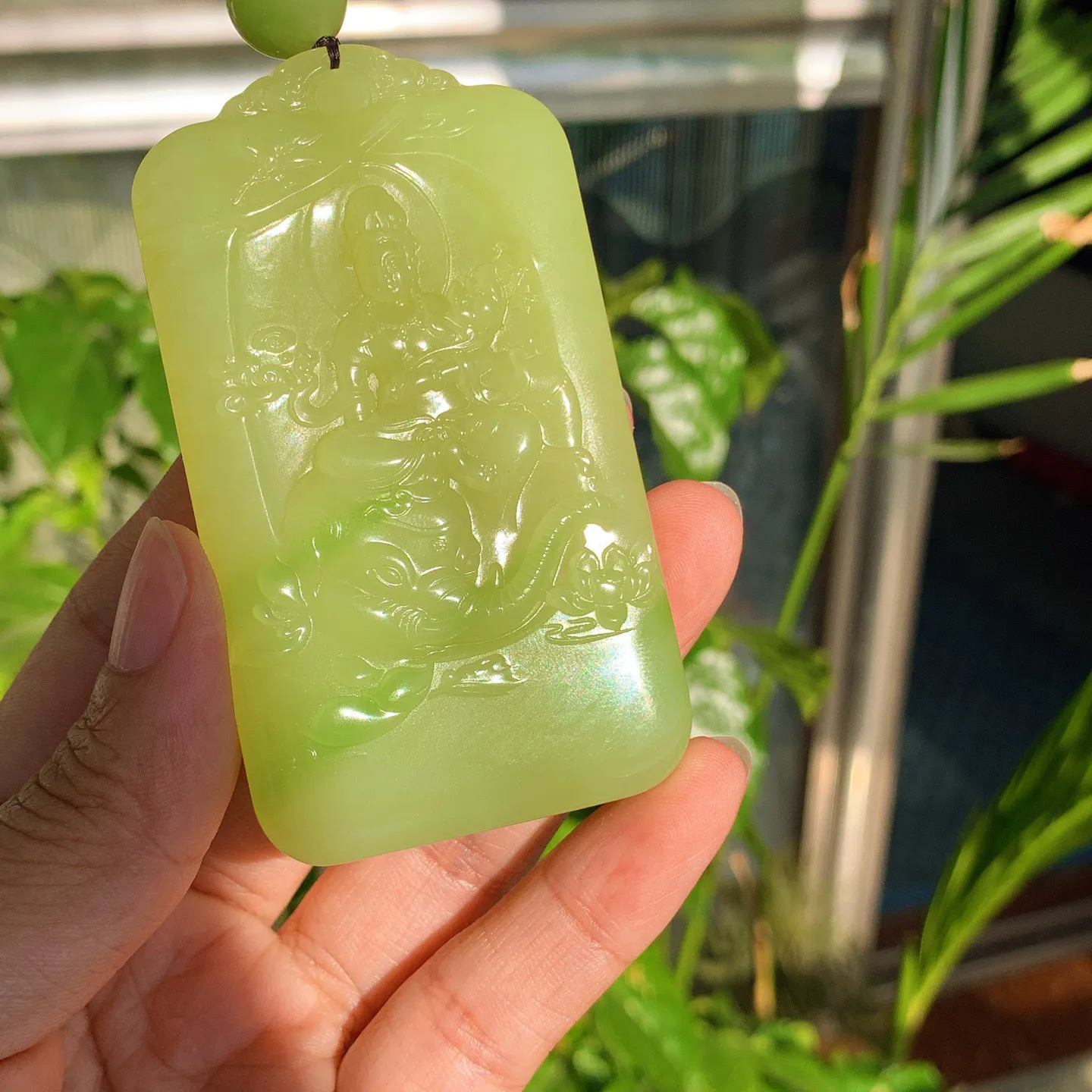 新疆和田玉若羌黄口料翠青普贤菩萨牌子挂件。尺寸80/45/12重93.8克。玉质细腻油润。手推出油。品相大气。lt251120