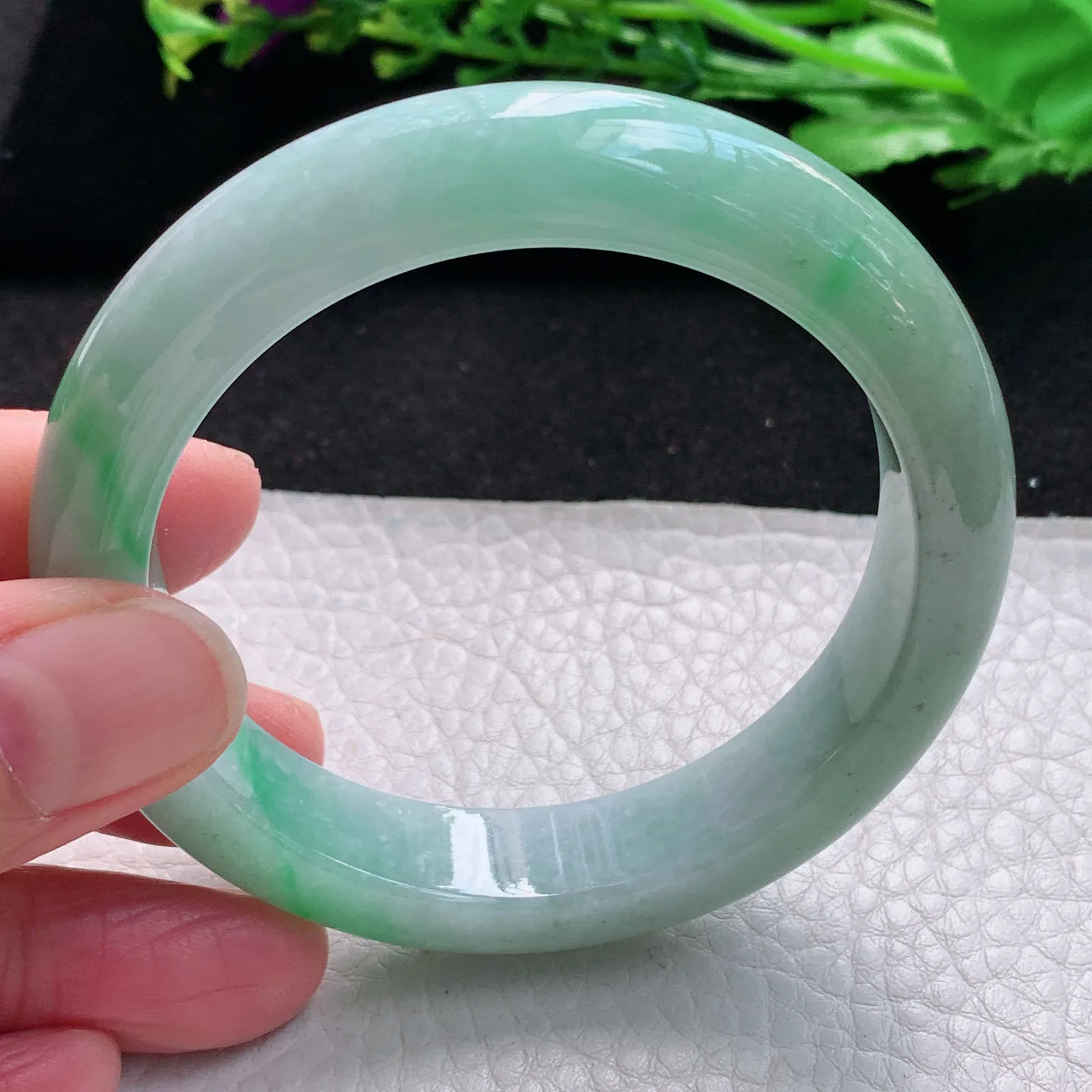 js自然光55*12.5*8.5平安镯 缅甸翡翠a货玉手镯清3飘绿活跃宽边珠宝玉手环