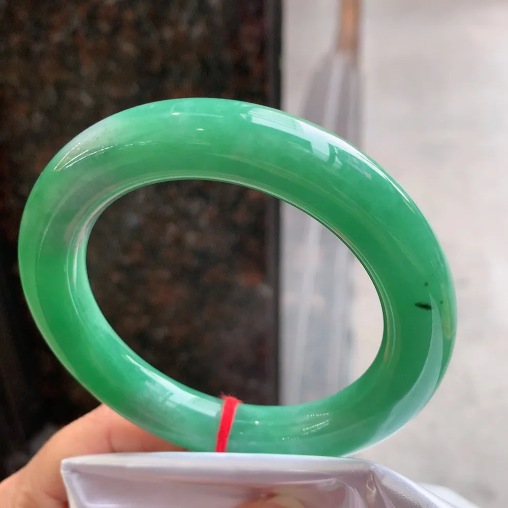 圆条满绿 无瑕 尺寸:58.7/12.1/12.3 满色