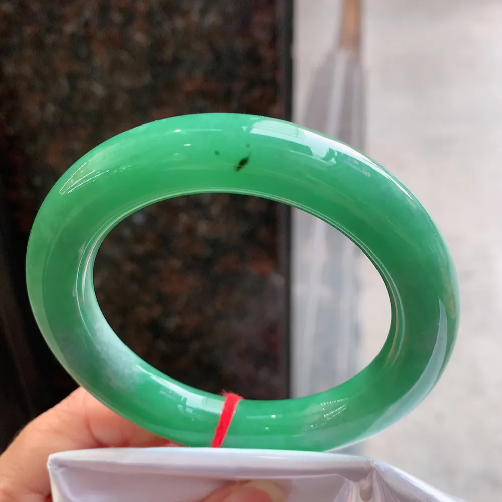 圆条满绿 无瑕 尺寸:58.7/12.1/12.3 满色