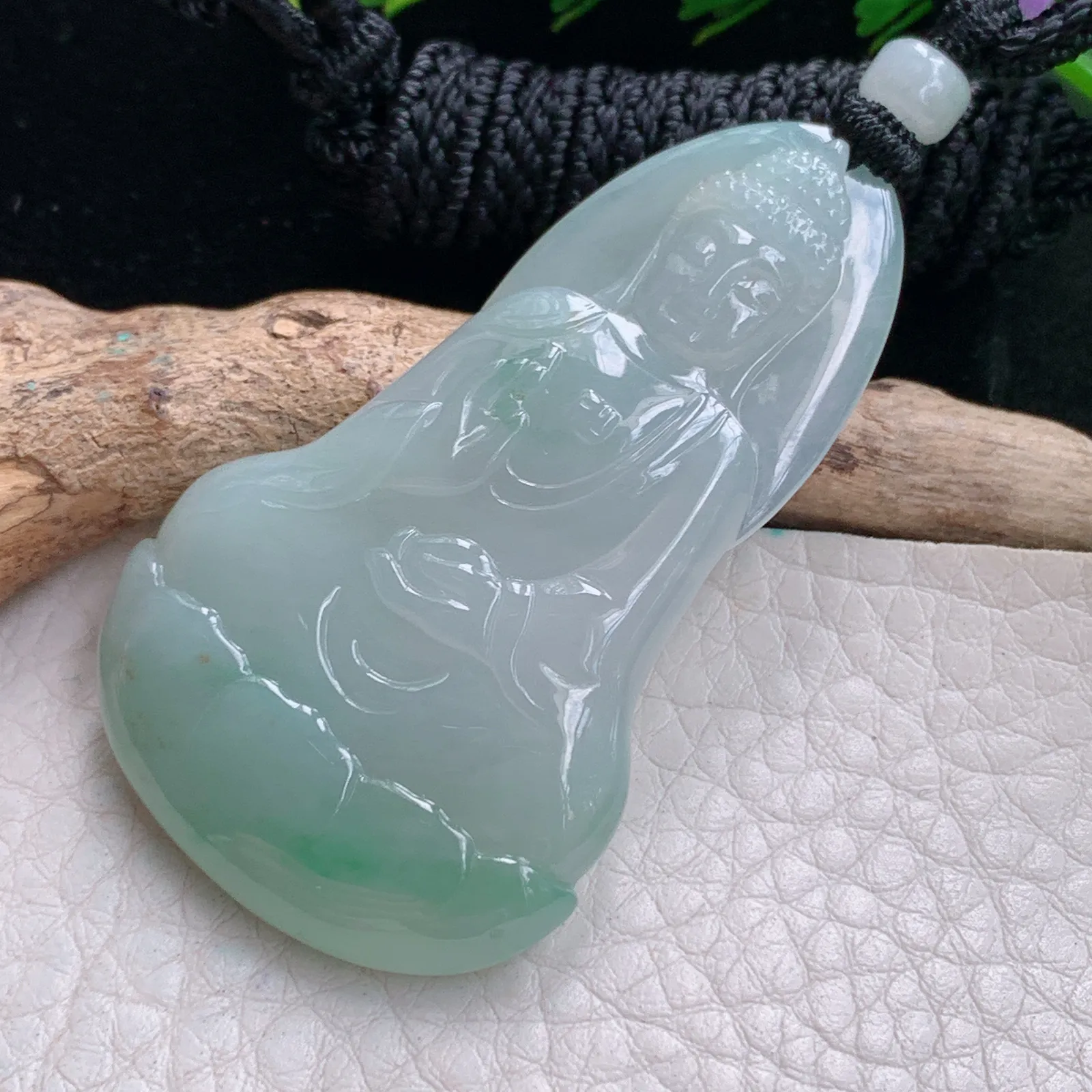 mut自然光55.5*32.3*5.7天然缅甸翡翠飘绿大日如来佛祖玉吊坠 玉挂件